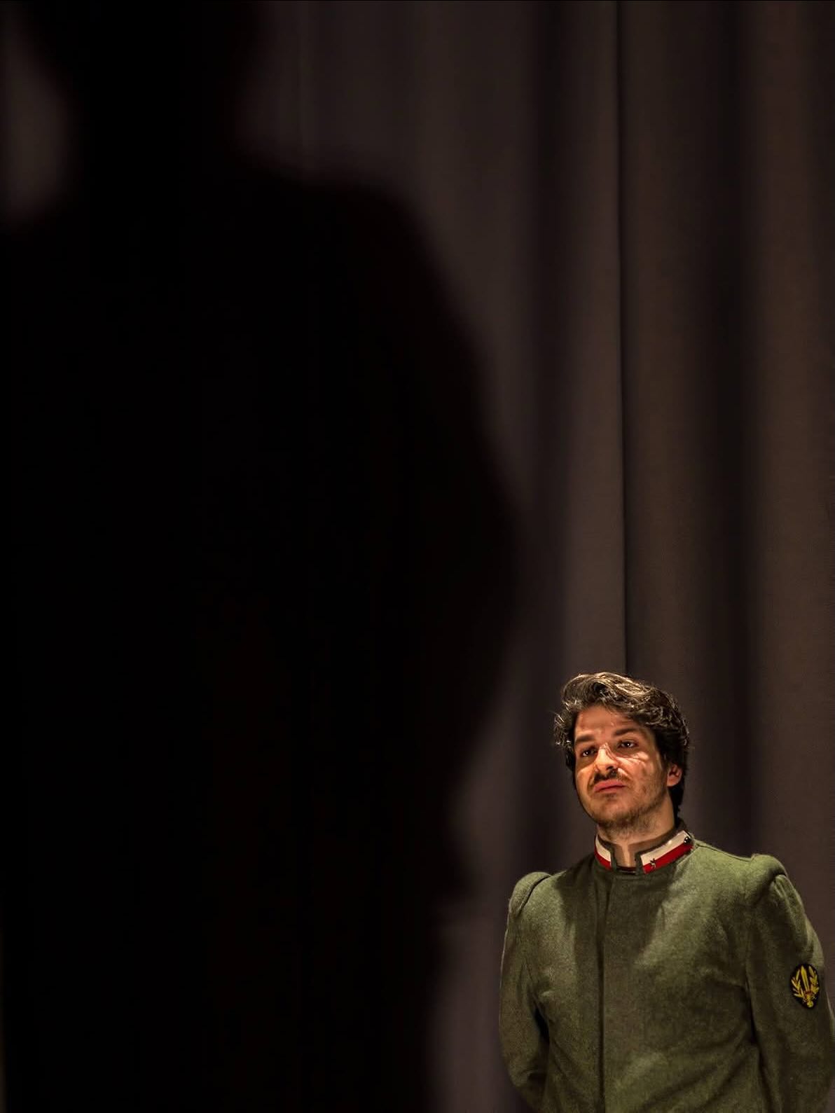 Oggi 4 novembre, doppio appuntamento con @giacomo__rossetto :
-Stamattina in scena con BORSELLINO ad Este (Pd)
-Stasera in scena con UOMINI IN TRINCEA a Lacchiarella (Mi)
#teatro #teatrobresci #borsellino #primaguerramondiale #giacomorossetto