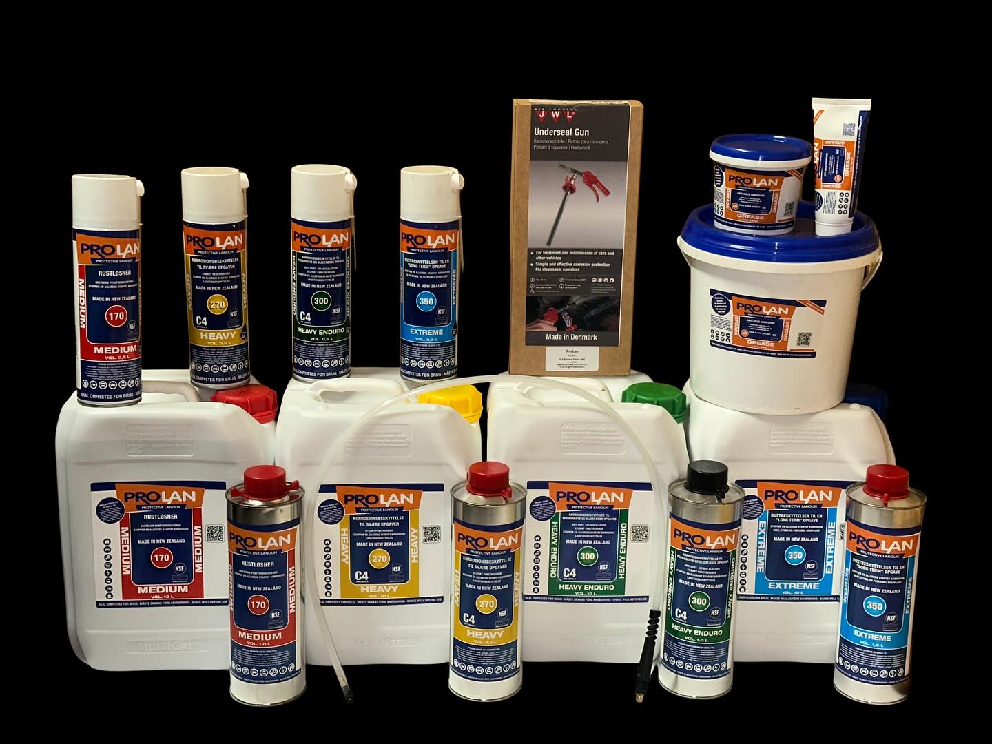 NÁTTÚRU & UMHVERFISVÆNT 🍀
Viltu bjarga þínum búnaði?
- Vörur og verkfæri fást hjá okkur!
www.prolan.is
Við hjá Prolan leggjum ríka áherslu á að veita hágæða lausnir sem uppfylla ströngustu kröfur í krefjandi umhverfi.
Kynntu þér efnið👌
Iðnaður og vélar
Sjávarútvegur og skipaiðnað
Landbúnaður og matvælaiðnað
Rafmagn og rafeindatækni
Þak- og byggingariðnað
Bílar og samgöngur
Það myndar mjúkt verndarlag sem þrýstist inn í allar sprungur og holur, heldur raka og salti frá. Þornar ekki upp með tímanum, sem gerir það að langlífri vörn í íslenskum aðstæðum. Það er raf einangraði upp til 70kV. Þolir yfir 170bar af háþrýstidælu. Samþykkt fyrir matvælaiðnaðinn til manneldis, NSF Staðall. Það eyðileggur ekki gúmmí og önnur gerviefni – EKKI á EPDM. PROLAN er öruggt, auðvelt að bera á og hreint í verkstæðinu. PROLAN er að fullu lífbrjótanlegt, sem gerir það bæði umhverfisvænna og öruggara í notkun en önnur jarðefnaefni.