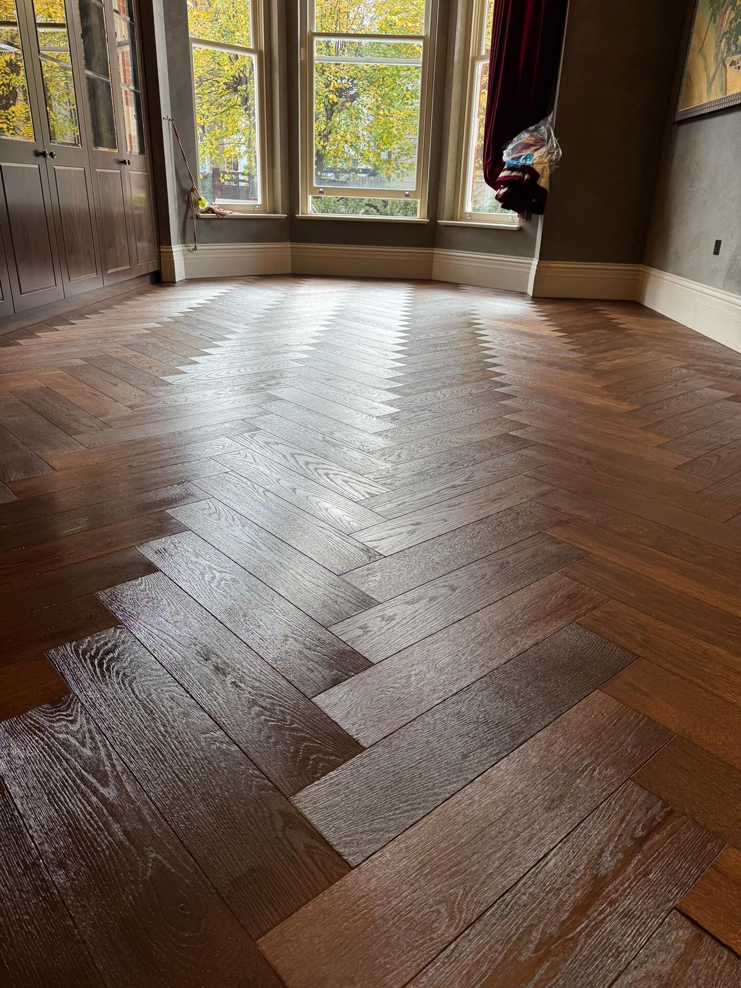 Breathing new life into classic parquet ✨
This exquisite herringbone parquet floor in Kensington has been meticulously cleaned, refreshed, and restored to its former glory. The classic chevron pattern now gleams with renewed lustre, perfectly complementing the elegant period features of this stunning room.
Established 1994 | Traditional French Polishing & Wood Floor Restoration
#FrenchPolishing #HerringboneFlooring #ParquetFlooring #WoodFloorRestoration #KensingtonInteriors #LuxuryInteriors #PeriodProperty #LondonRestoration #TraditionalCraftsmanship #WoodworkRestoration #InteriorDesign #LondonHomes #HeritageRestoration #BespokeFinishing #OakFlooring #WoodFlooring #FloorRestoration #LuxuryHomes #LondonCraftsman #HandmadeInLondon #PeriodHome #VictorianHome #EdwardianHome #InteriorInspiration #HomeRenovation #PropertyRestoration #LondonProperty #KensingtonHomes #LuxuryLiving #ClassicInteriors