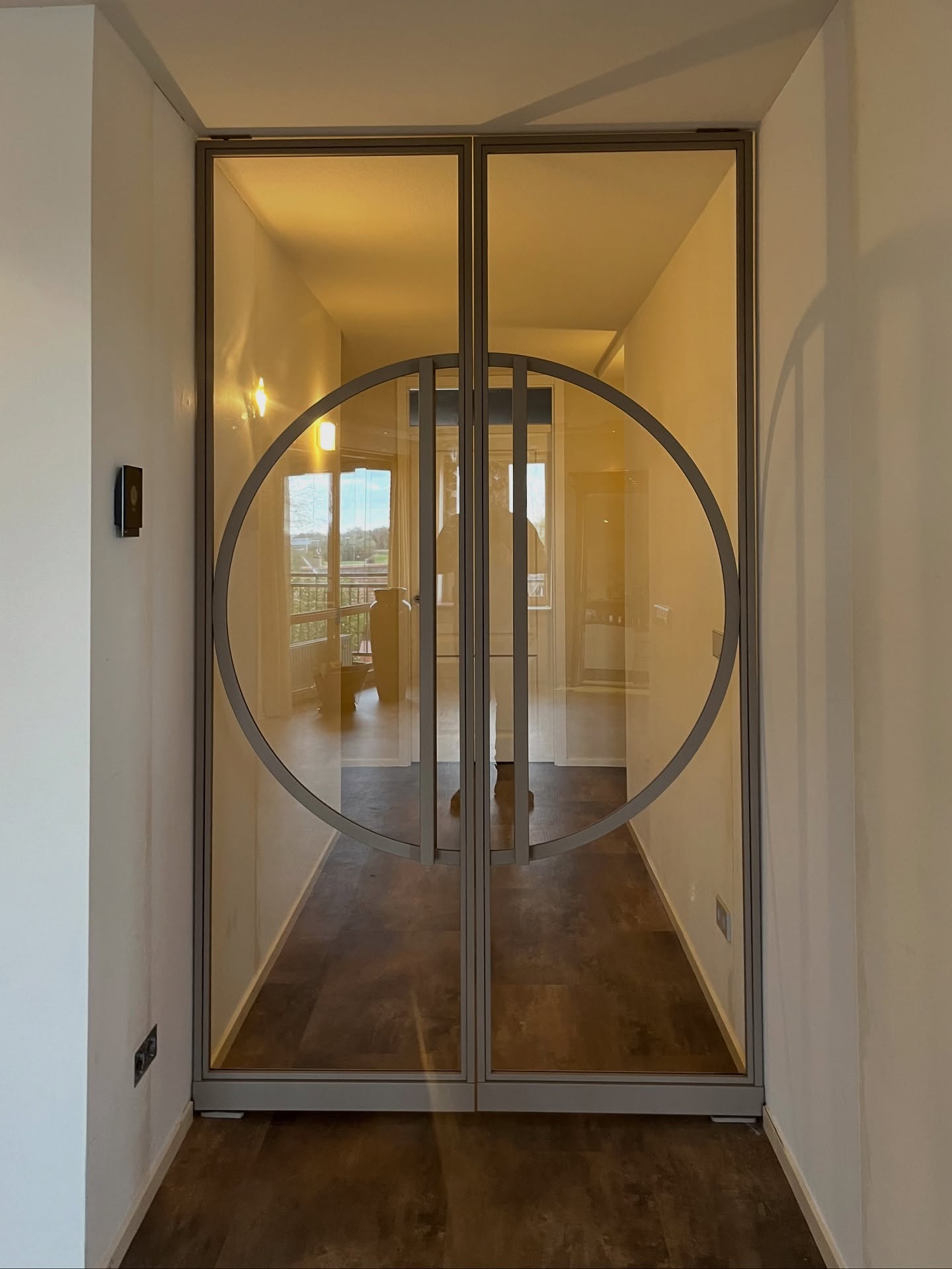 In Hoogmade hebben we deze prachtige stalen deuren geplaatst.
Coating: Quartz2
#wesselssteelworks #stalendeuren #taatsdeuren #taatsdeur #stalenbinnendeuren #binnendeuren #appartement #hoogmade #noordholland #verbouwing #livingroom #living #halinspiratie #steel #steeldoors #interieur #interieurstyling #interieurinspiratie #taatsdeur #softclose