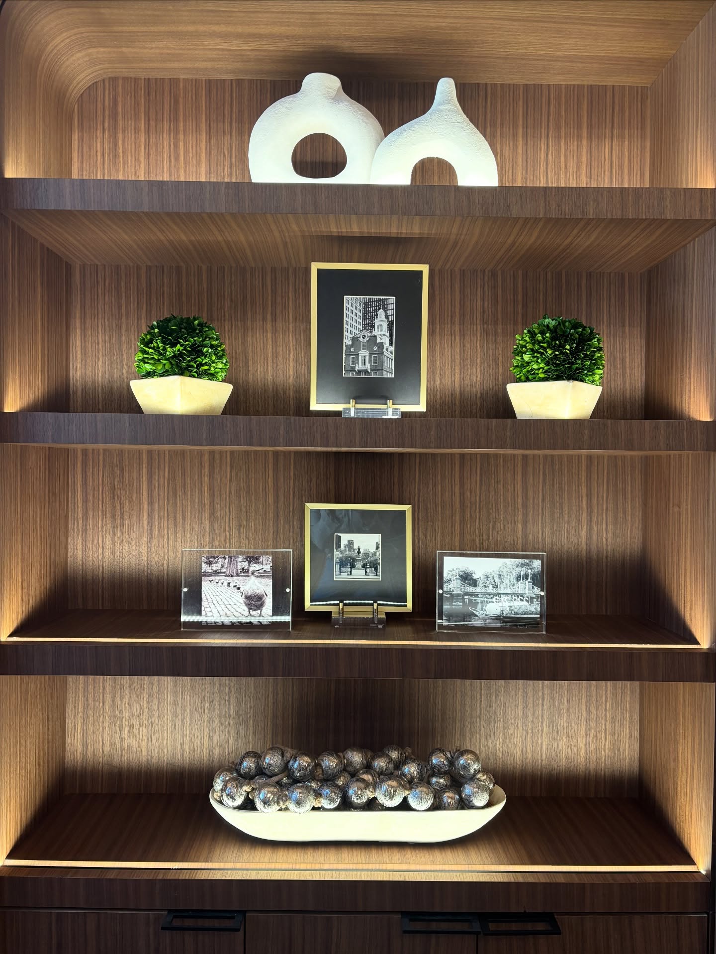 Simply Styled
.
.
.
#shelving #shelflife #shelfiegoals #interiorstyles #interiorstyled #shelfiedecor #shelfdecor #simpledecor #homestyledecor #homestylinginspo #homestylist #homeinteriordesign #homeinteriordetails #homeinteriordecor