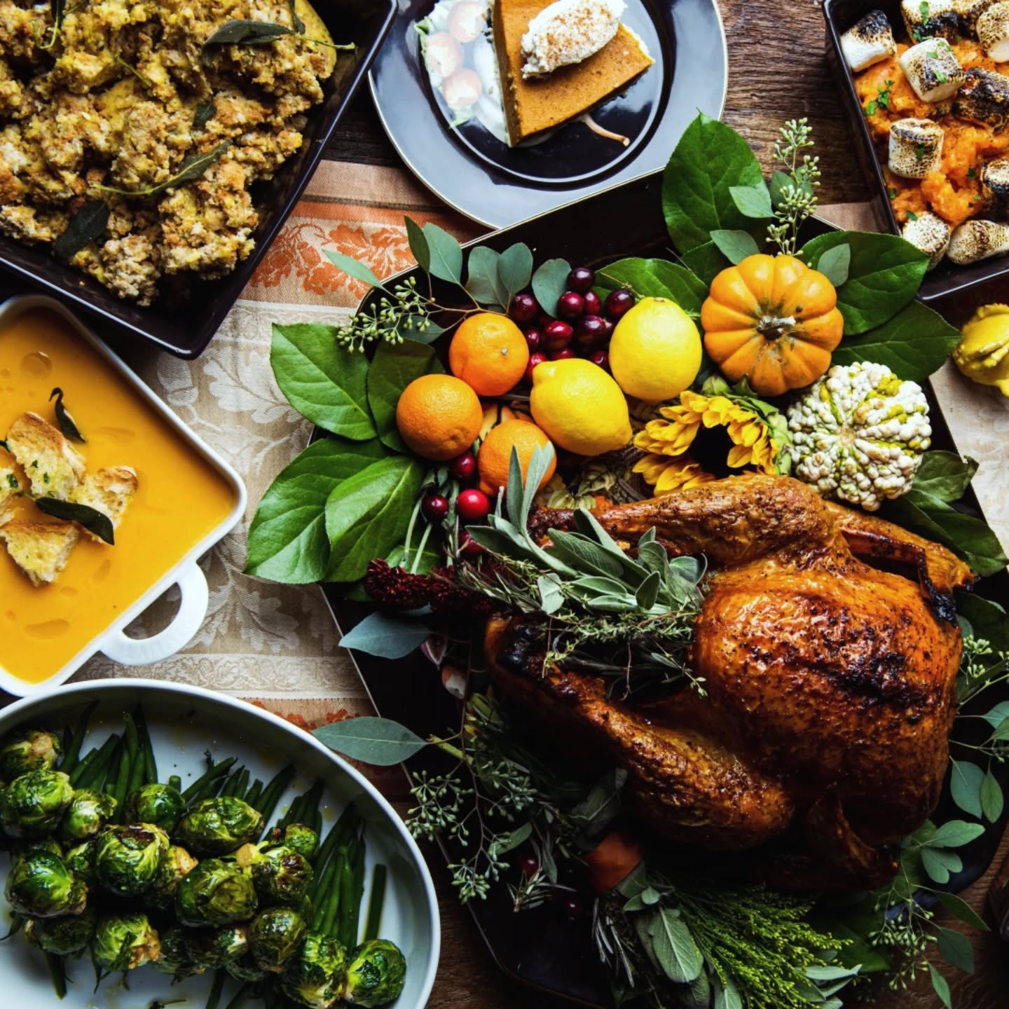 Thanksgiving Pro Tip: Re-home your miscellaneous take-out containers for guest leftovers. At least your cabinet will be less full. π
#purgeyourcabinets #declutteringtips #organizingtips #professionalorganizer #organizerforbusyparents #bayareaorganizer #amscotthome