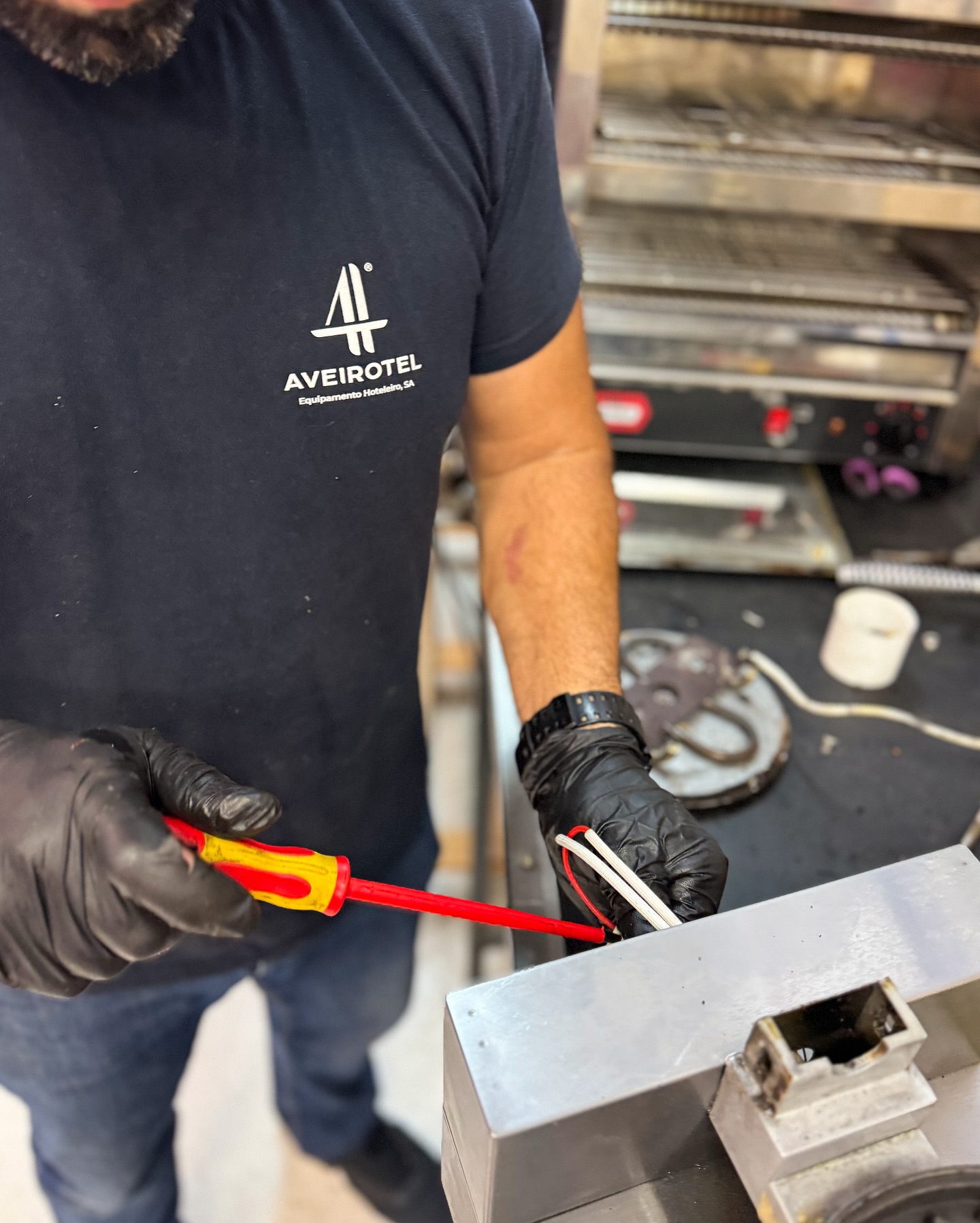 Um dia como todos na oficina da Aveirotel? Não! 🔥
Estamos a reestruturar o nosso suporte técnico para garantir que cada pedido é resolvido com o máximo de conhecimento e rapidez.
Fiquem atentos às novidades! 👀
#innovatingtogether 💙 #aveirotel #suportetecnico #qualidade