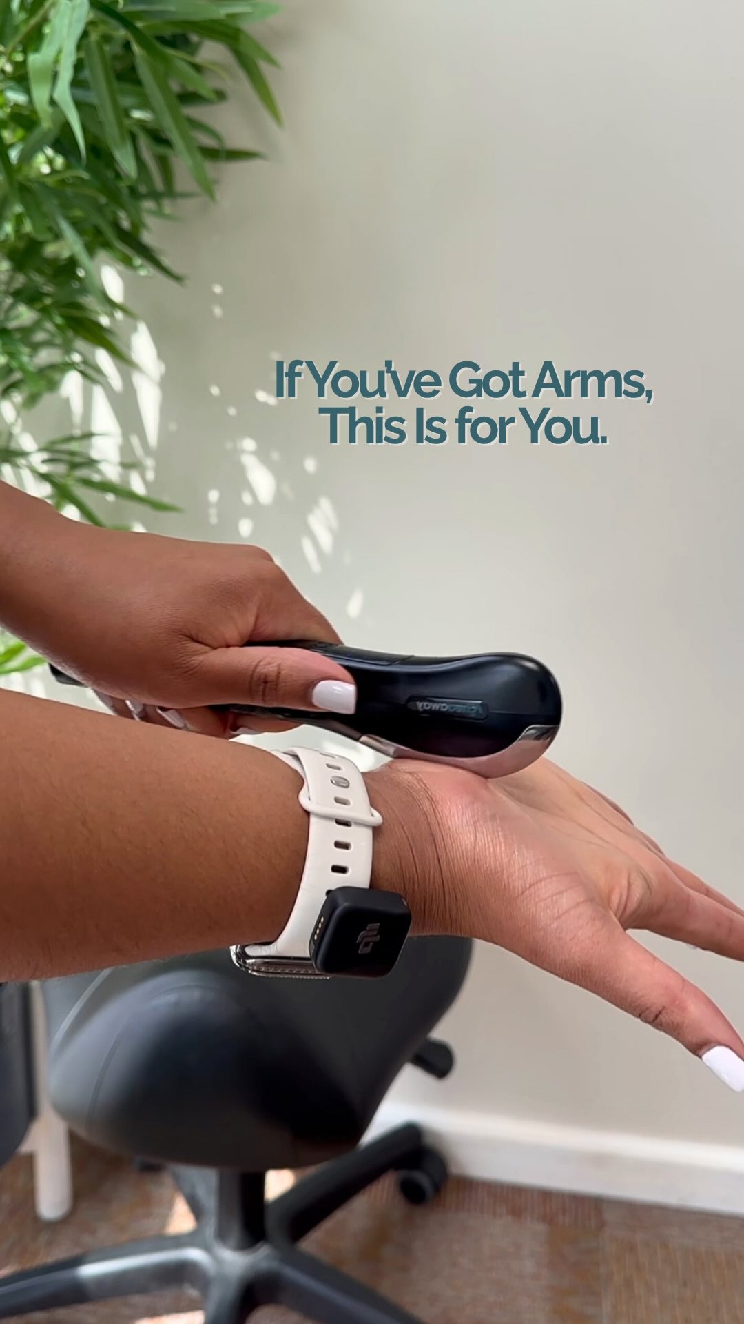 Your arms carry a lot.
Every day, without fail.
From holding kids and lifting weights to typing emails and swiping your screen.
But here’s the thing most people forget:
The tension doesn’t show up all at once. It builds slowly.
Then suddenly your grip is weak, your elbow aches, or your wrist flares up.
That’s why I always remind my clients:
If you’ve got arms, they need regular care too. 💪🏽
Not just when pain shows up — but to prevent it from taking over.
Let’s keep each other moving, pain-free, and informed!
#forearmcare #bermudatherapist #sportsrehab #reactivesportstherapy #injuryprevention #armtension #mobilitymatters #everydayathlete