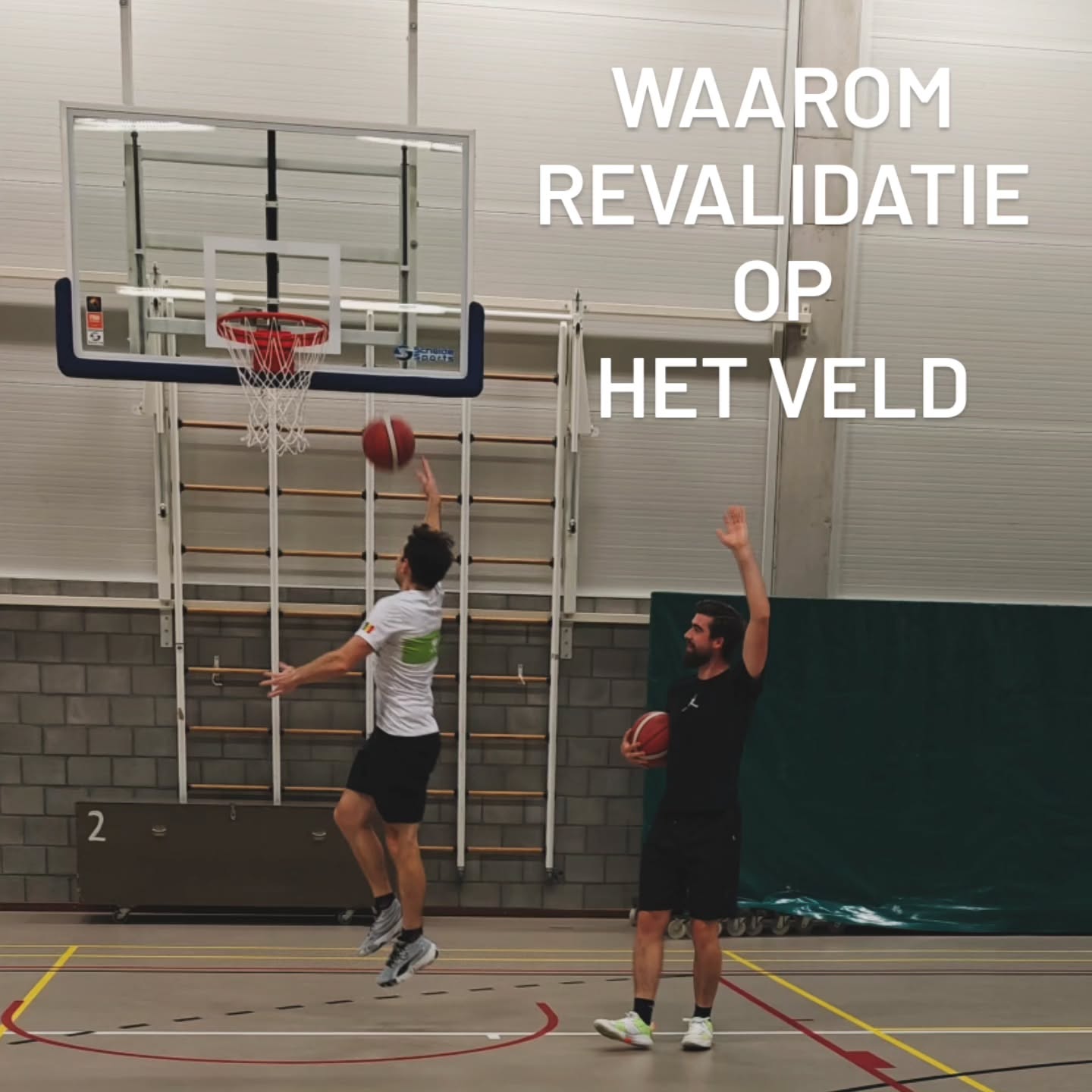 In februari scheurde Koen zijn achillespees tijdens een training. Vandaag staan we eindelijk weer samen op het basketbalveld. 🏀
Deze stap lijkt misschien klein, maar voor zijn revalidatie is het enorm. Hier groeit opnieuw vertrouwen, ritme en plezier.
De voorbije maanden waren gevuld met oefenzaal, zwembad en de zachte zandstrook langs zijn favoriete looproute. Revalideren gebeurt niet alleen in de praktijk, het leeft in elke omgeving waar je jezelf uitdaagt, groeit en durft.
Er ligt nog een weg voor ons. Maar wat een verschil maken geduld, consistentie en doorzettingsvermogen.
Volhouden, Koen. We zijn vertrokken. 💪🔥