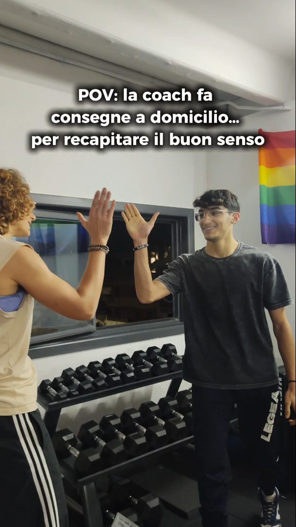 📦 POV: la coach consegna buon senso porta a porta.
Perché la vera forza non sta solo nel sollevare… ma anche nel rimettere a posto. 💪😉
Sei tra coloro che lasciano i pesi in giro? Scrivilo nei commenti 😜
📍@heronforcearea Via Sandro Pertini,5 Castello di Cisterna
•
•
#heronforcearea #buonsensoprime #disciplinaeallenamento #coachdelivery #gymmindset #functionalrespect #functionaltraining #palestrapomigliano #personaltraining #palestra