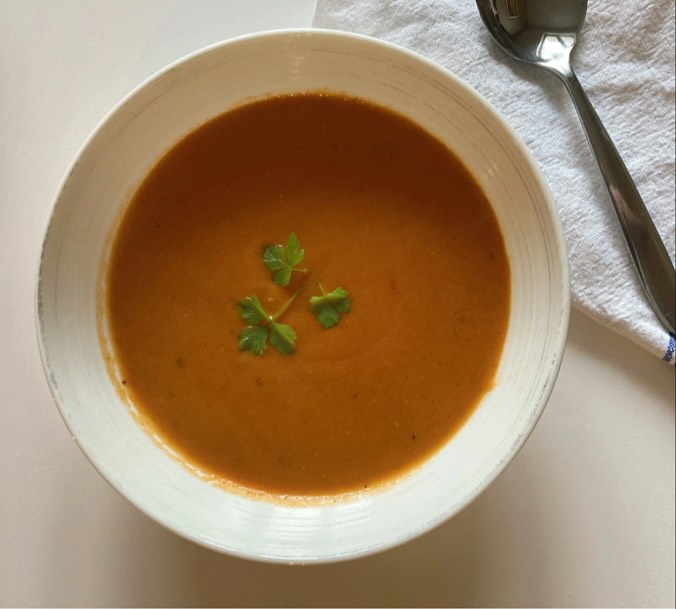 I’ve been including soup recipes in our weeknight dinner rotation now that we’re well and truly into the colder seasons now 🍂
My all-time favourite is pumpkin soup, but lately I’ve been making a Thai-style chicken soup with noodles that’s been quite popular (I think it’s mainly the noodles the kids are interested in though! 😆).
Here are a few other soup recipes I’ve got on rotation at the moment 👉🏼
• Carrot and kumara (sweet potato)
• Parsnip and cauliflower
• Easy tomato soup
You’ll find all these via the “Recipes” link in my bio 👆🏼
I want to try some new soup recipes in the coming weeks, let me know if you have any suggestions for me!