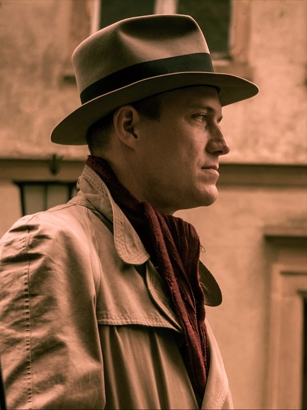 Recently with The Swingin‘ Hermlins at Wandlitz.
photos by @uwehauth
#1930s #1940s #bass #retro, #vintage #swing #theswinginhermlins #doublebass #gutstrings #oldtimes, #vintageberlin #davidhermlin #music #joy #tradjazz #olddays #maltetoenissen