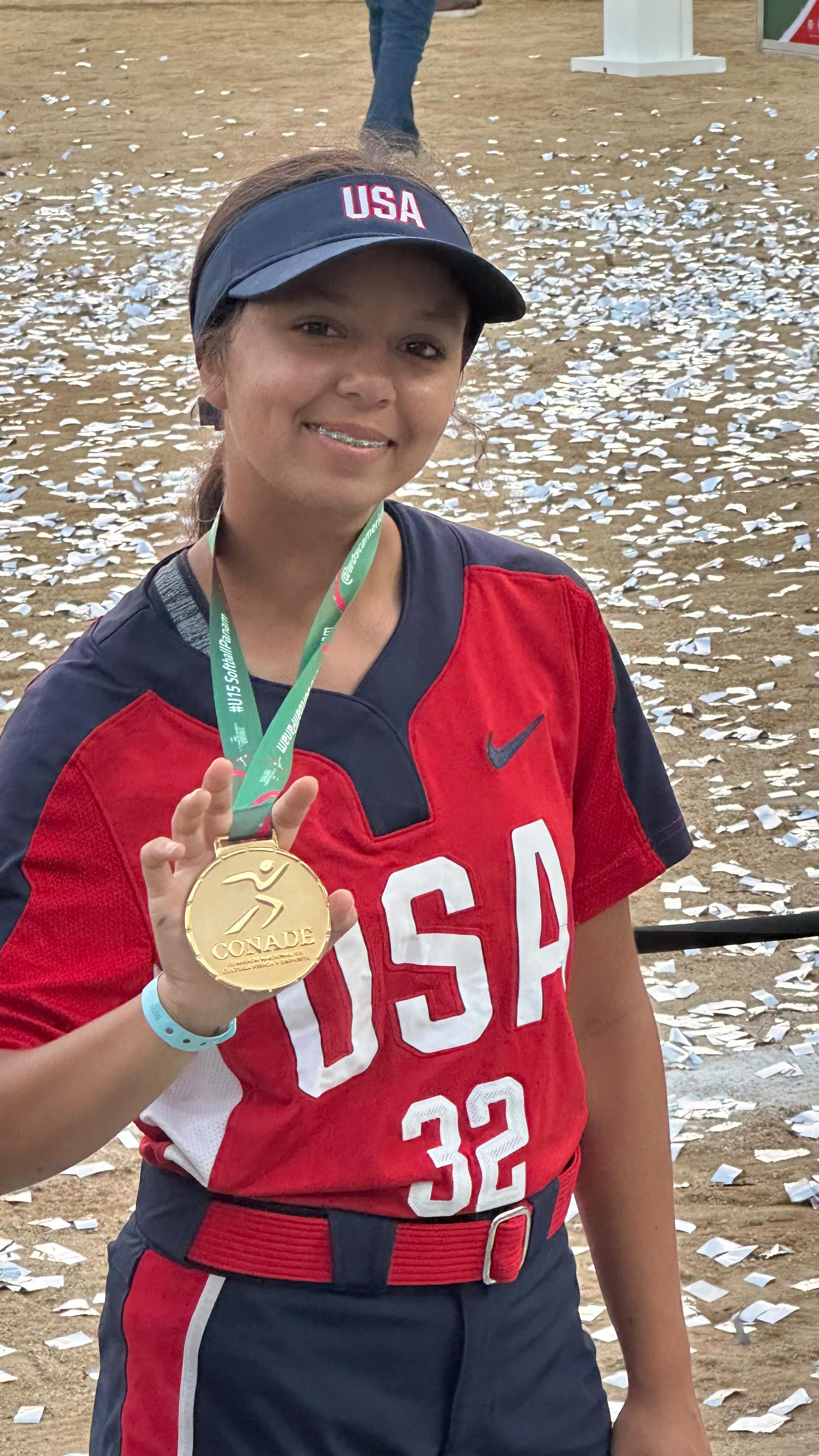 Working with Liana Saenz, tons of heavy bat work to get the barrel into the zone faster so in the long run she can have more success! 🇺🇸 🏅