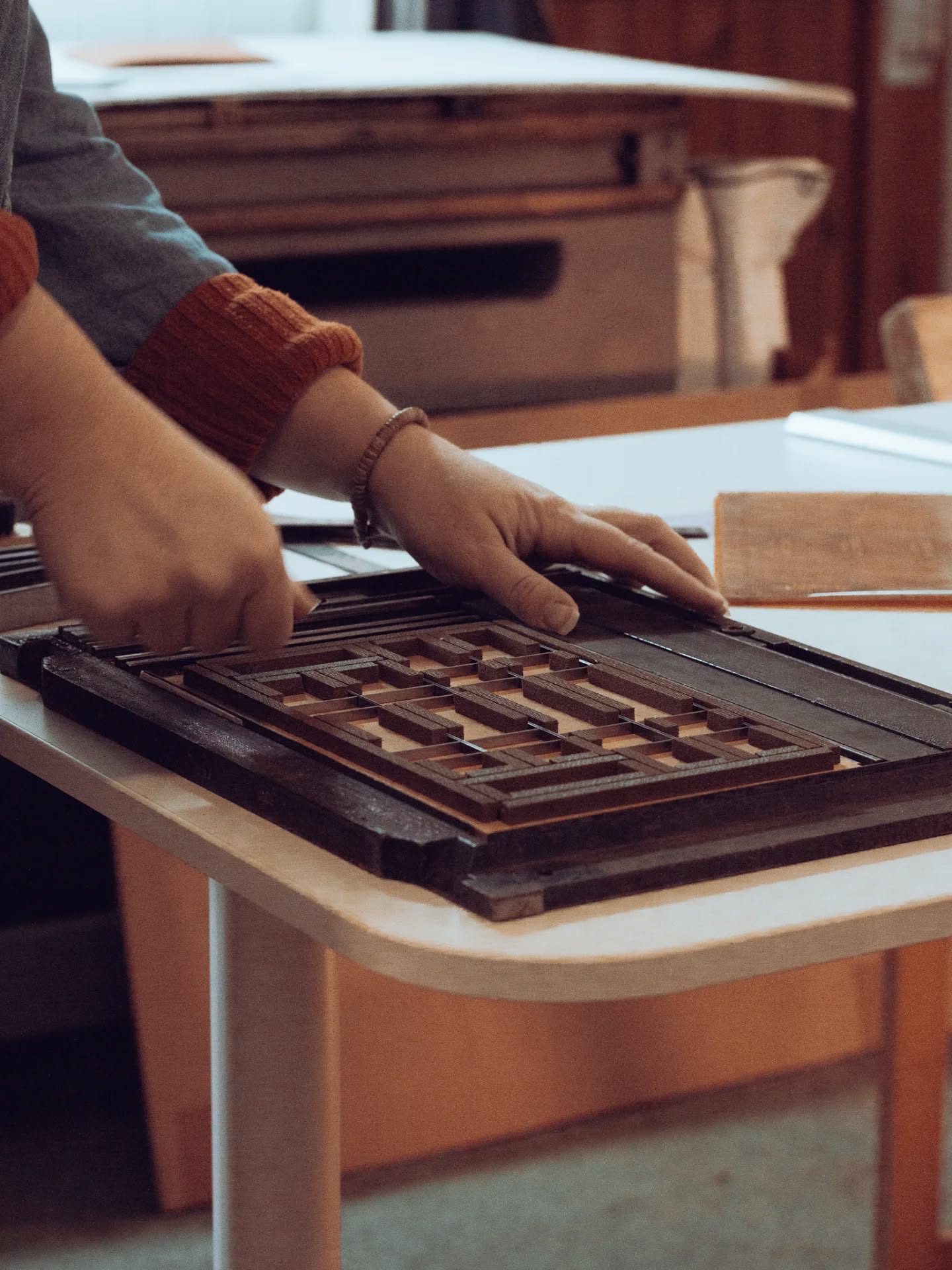 Heather Elder Jewellery
Box Bands and Earring Cards
Print Production Part 2. Die Cutting.
#heidelbergwindmill #printstudio #letterpress #letterpressstudio #printprocess #saunderswaterford #jewellerypackaging