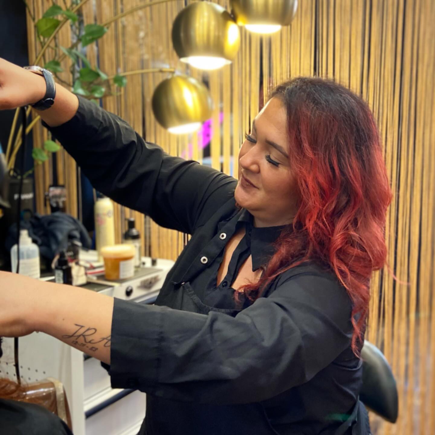 Ooh la la! Sicca with a blowout and doing a blowout 💁♀️
.
.
.
#blowout #blowoutstyles #washandblowdry #flatironing #curlingiron #davinesnorthamerica #oribeobsessed #thisisablowdryprimer #goldlustoil #westernmass #northamptonma