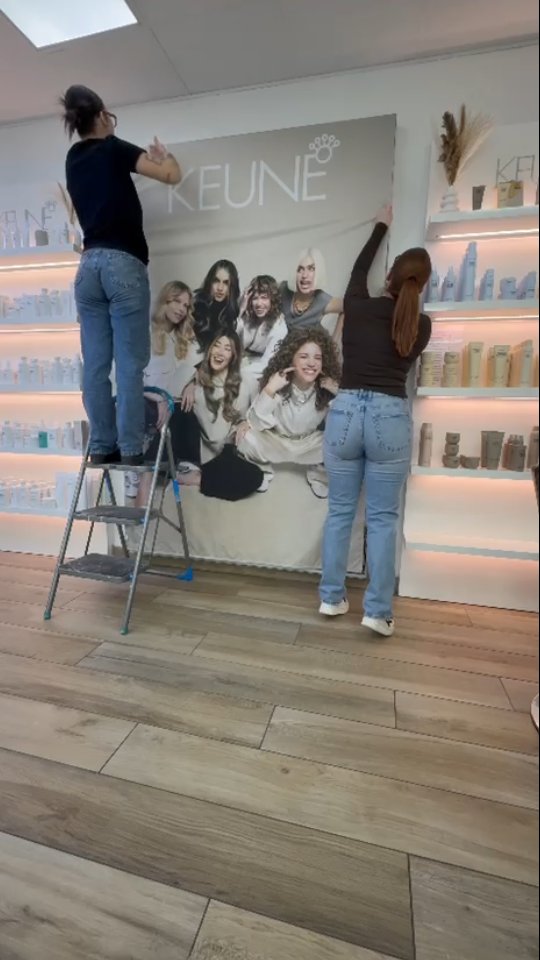 La vie de salon, c’est pas que des brushings 💇♀️
C’est aussi du sport, du fun, et beaucoup (beaucoup) de fous rires 😂
Vous en pensez quoi de notre nouveau visuel ???
LA TEAM ESPRIT 😘
#TeamEspritCoiffure #SalonLife #AmbianceDeSalon #CoiffeusesEnAction #KeuneFamily #HairGoals