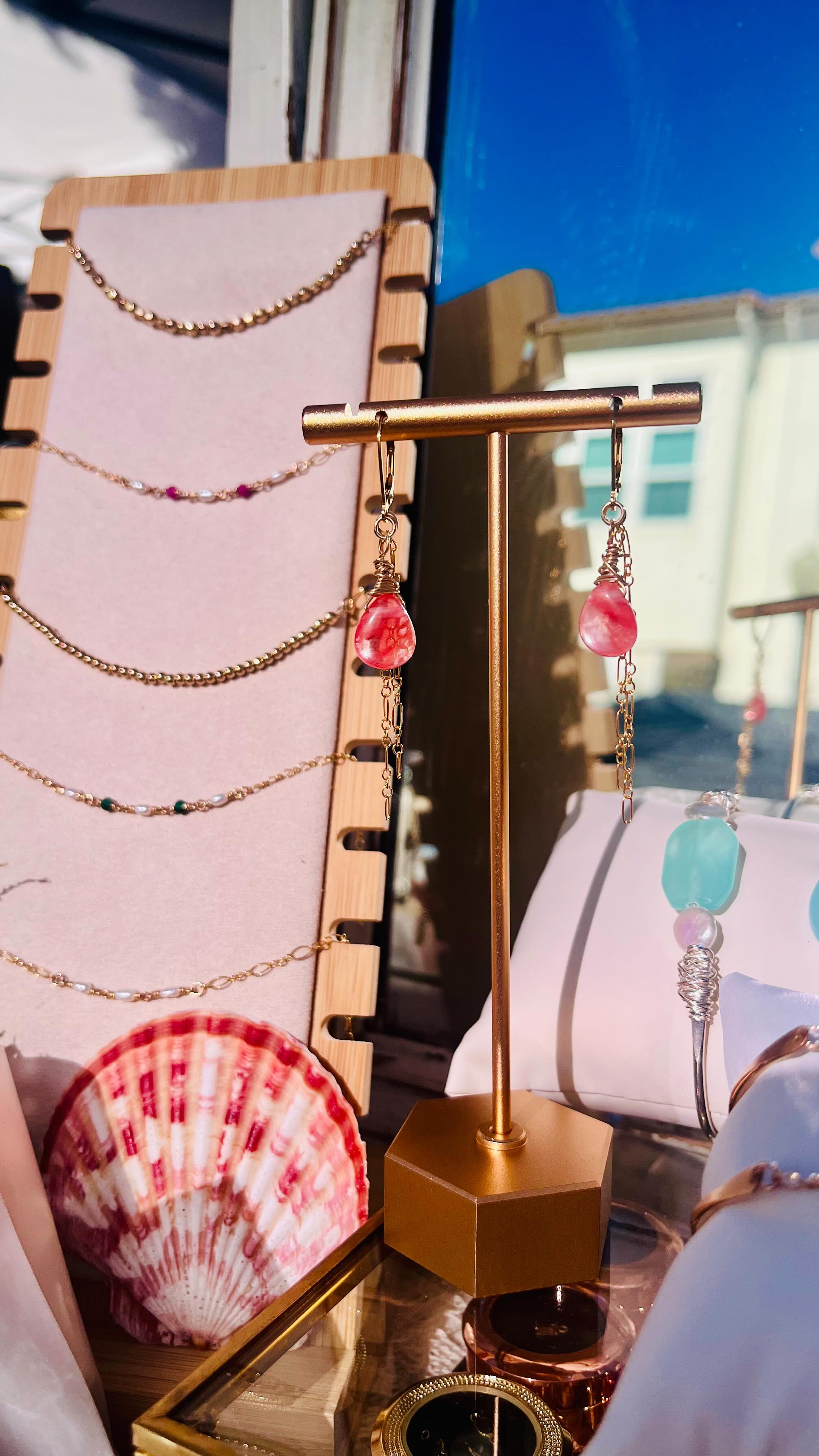 Weekends are for ✨..
Join us this weekend at the LOS GATOS @themusemarkets this Saturday, November 15th in downtown Los Gatos from 11-4PM.
Get your Holiday Shopping started with
55+ talented artists, designers, makers, curators, brands + businesses!
Located in Plaza Park and Montebello Way we will be adding some sparkle to your life with permanent jewelry, handmade bangles, earrings, gift cards for that special someone in your life and more!
Enjoy checking out a range of offerings from artwork, ceramics, apothecary, sustainable clothing & vintage, unique jewelry, skincare, custom hat shop, home decor, boutique food + beverage,music and fun for the whole family, fur friends included!
We can’t wait to see you there! ✨😍