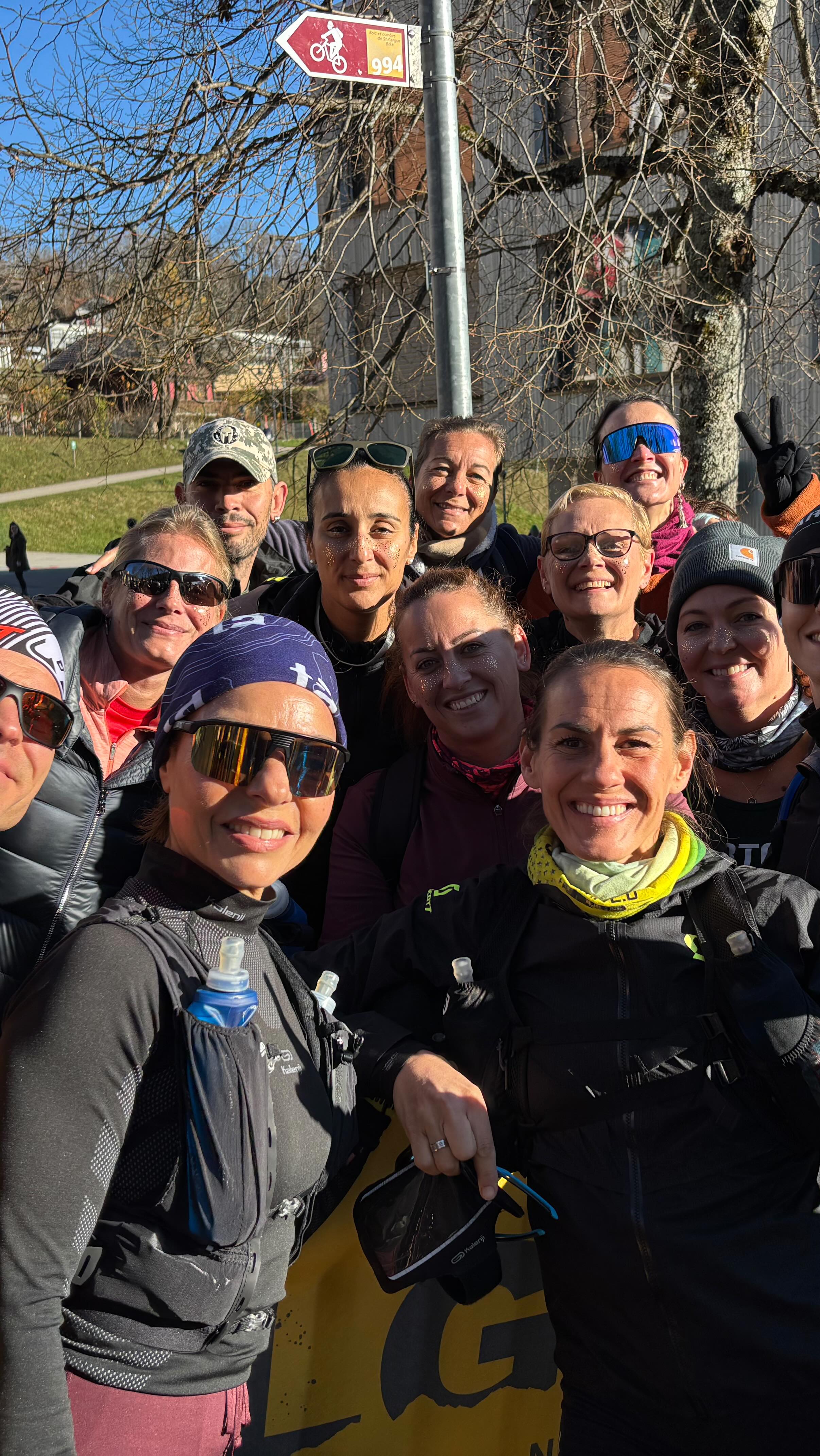 🏃♂️@lgtrail
Bravo la team SPARTCAMP ! 💪
Aujourd’hui, nos coureurs se sont élancés sur plusieurs formats du LG Trail :
13 km, 23 km et 40 km🏔️
•
Dépassement de soi, une énergie de folie et toujours la bonne humeur communicative SPARTCAMP 😎💛
🥇 Mention spéciale à @laraemylie pour son podium sur le long format👏
Fiers de vous tous, fiers de cet esprit d’équipe 🙌
Vos coachs adorées vous kiffent !🫶
#Spartcamp #TeamSpartcamp #LGTrail #TrailRunning #EspritSpartcamp #TrainHarderChillHarder #SpartcampAcademy #TrailLife #TeamSpirit #GoodVibesOnly #ProudCoaches