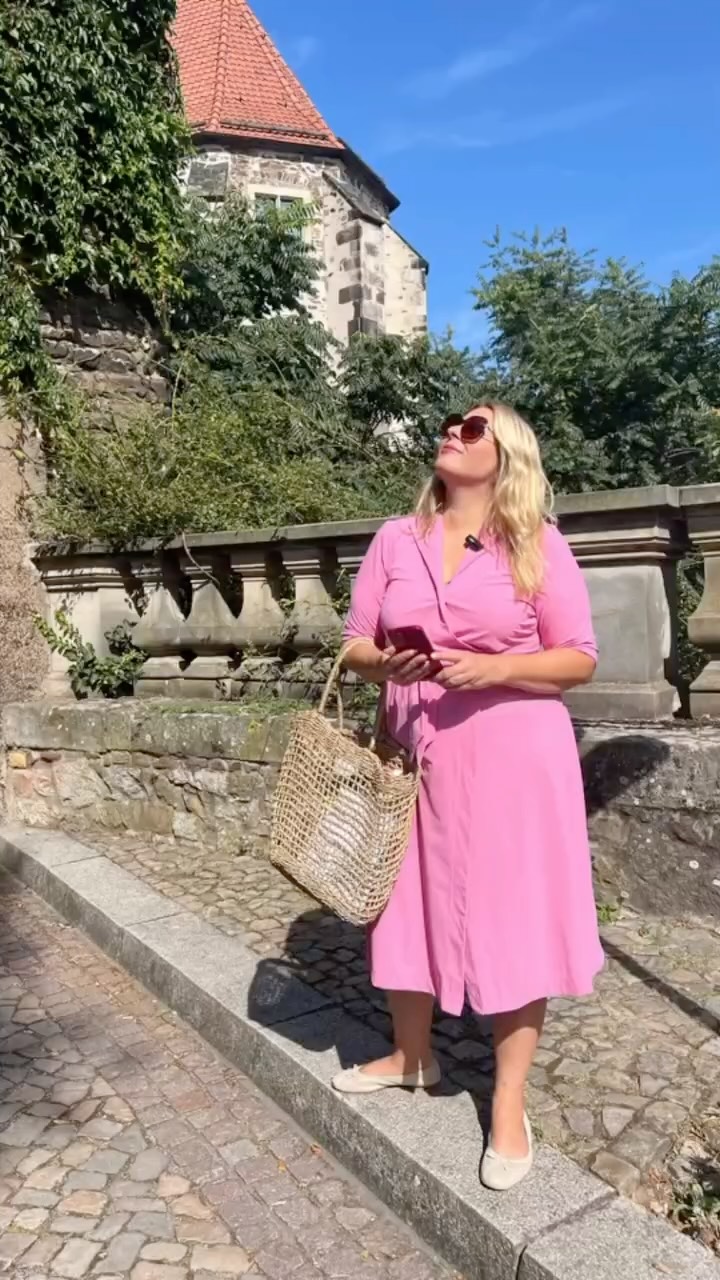 🚀 Von „irgendwie anfangen“ zu „Business mit Flügeln“.
Spoiler: Es war kein gerader Weg. 😉
In diesem Video siehst du Ausschnitte auf meiner Reise:
👉 wilde Ideen,
👉 Posts mit Herz,
👉 und jede Menge Ausprobieren.
Und weißt du was? Genau das macht den Unterschied.
Denn ohne Funken keine Flamme – und ohne Flamme kein Abheben. 🔥✨
Heute helfe ich anderen dabei, diesen Weg ein Stück kürzer (und leichter) zu machen:
💡 Klarheit finden
🎨 Ausdruck leben
🚀 Ideen ins Fliegen bringen
Danke an alle, die mich auf diesem Weg begleiten und schon begleitet haben ☺️
Also: Bist du noch am Basteln? Oder bist du ready, deine Idee richtig zünden zu lassen?
💌 Schreib mir „FLÜGEL“ in die DM und wir starten gemeinsam.
#ThrowbackJourney #AllesBeginntMitEinerIdee #Initialzünder #PersonalBranding #Marketingberatung #CreativeMindset @ulrikedubiel @linamarie.strehlow @ikum_institut_magdeburg