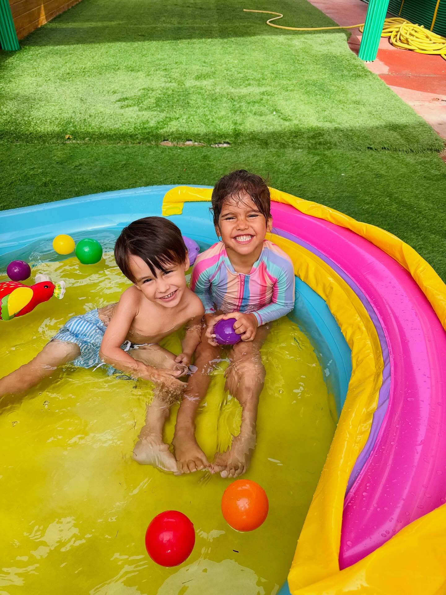 🇫🇷 Un petit plongeon pour un grand sourire 😃
Nos petits nageurs profitent pleinement de leur activité piscine à La Marelle 🏖️
Des moments de joie, de complicité et de détente sous le soleil de Dubaï ☀️💦
🇬🇧 A little splash for big smiles 😃
Our little swimmers are having so much fun during their water play at La Marelle 🏖️
Moments of joy, friendship and sunshine in Dubai ☀️💦
#nursery #kindergarten #frenchnursery #crèchefrançaiseàdubai