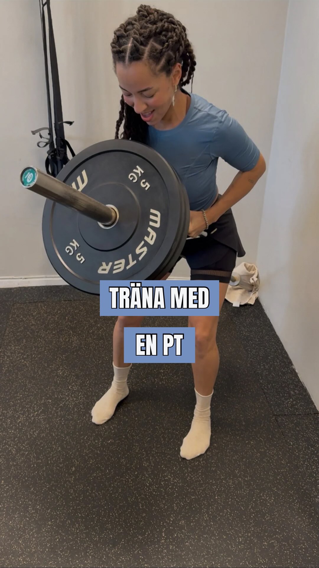 TRÄNA MED PT - FÖR ATT DU ÄR VIKTIG
Träning är inte alltid lätt att få in i vardagen. Men tillsammans kan vi göra det möjligt. Jag ser dig, dina förutsättningar och dina mål – och bygger träningen runt ditt liv, inte tvärtom.
🔹En träningsplan som passar ditt liv
Inte någon annans schema. Vi utgår från din vardag, din energi, din kropp – idag.
🔹Trygghet och rätt väg framåt
Särskilt under och efter graviditet kan kroppen kännas ny. Jag hjälper dig att förstå hur vi kan lägga upp träningen nu, vad du kan vänta med, och vilka krav som är rimliga att ställa på kroppen just nu.
🔹Motivation och pepp – när du behöver det som mest
Du ska aldrig behöva kämpa ensam. Jag finns där och håller i när det svajar.
🔹Mål och framgångar
Du sätter dina mål, jag hälper dig att nå dom och tillsammans firar vi framgångarna längs vägen!
🔹Mer än träning
Det handlar om energi, glädje och att orka med livet. Att känna dig hemma i din kropp.
🔹Du prioriterar dig själv
Det är inte en lyx – det är en investering i ditt välmående.
Är du redo? Kommentera med 💪🏽 så hör jag av mig!!