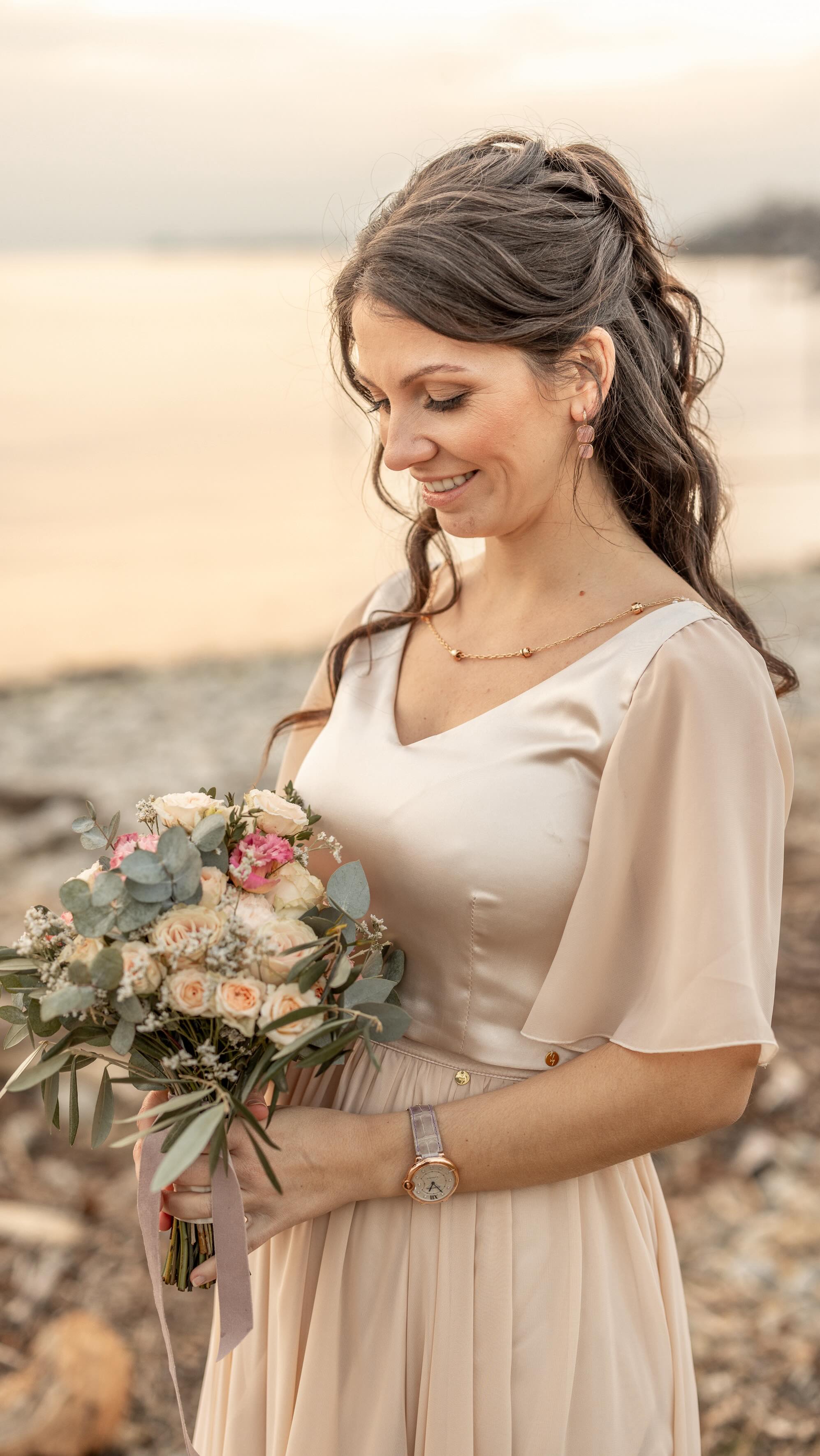 SAMPLE SALE 👗
FOR BRIDES & BRIDEMAIDS & FRAUEN DIE SCHÖNE DINGE LIEBEN 🫶
SAMSTAG 22.11.2025 10:00-16:00 Uhr ⏰
BRIDEMAIDES KOLLEKTION 🩷
Röcke lang 100€
Röcke midi 80€
Jedes Tops 50€
Ausgewählte Teile Mix & Match for BRIDES 🤍
Röcke lang 250€
Röcke Midi 200€
Jedes Top 120€
Spitzen Bolero 150€
& -50% auf Bereits reduzierte Brautkleider ♥️
Größen von 36-42 👗
First come first serve 🤍
Du möchtest ein Schnäppchen machen?
Dann komm vorbei ganz ohne Termin, nur am 22.11.2025!
Nur solange der Vorrat reicht.
#samplesale #sale #feldkirch #brautmode #bride #bridemaids #mixandmatchstyle #mixandmatch #dresses #weddingdress #brautkleider #modern #wedding #hochzeit #brautmoment