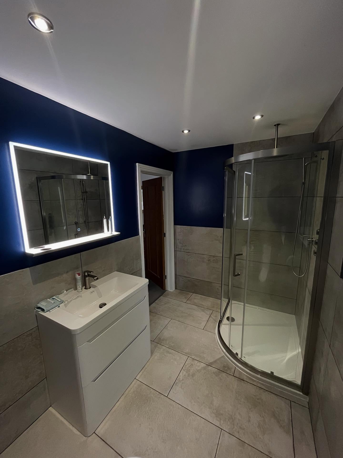 Latest bathroom project - this was a large en-suite room for a customer that I had recently done a main bathroom for too. The curved shower tray and vanity sink helped to increase the space nicely. Large format tiles on the floor and walls with an anthracite grout and silicone and sapphire salute Dulex bathroom paint for a contrast on the walls. The fixtures and fittings were all brushed chrome.