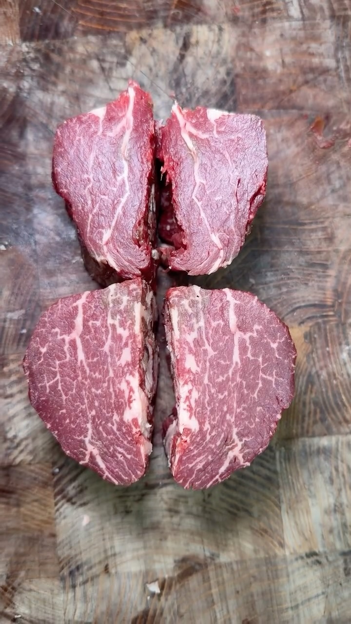 A busy Saturday today! There’s still time left to come and get your treat for a Saturday night date night 😮💨👀🥩
Don’t forget to stamp your loyalty card!
#stayhungrywokingham #localbusiness #foodies #butcher #meatlovers #datenight #steak #burgers