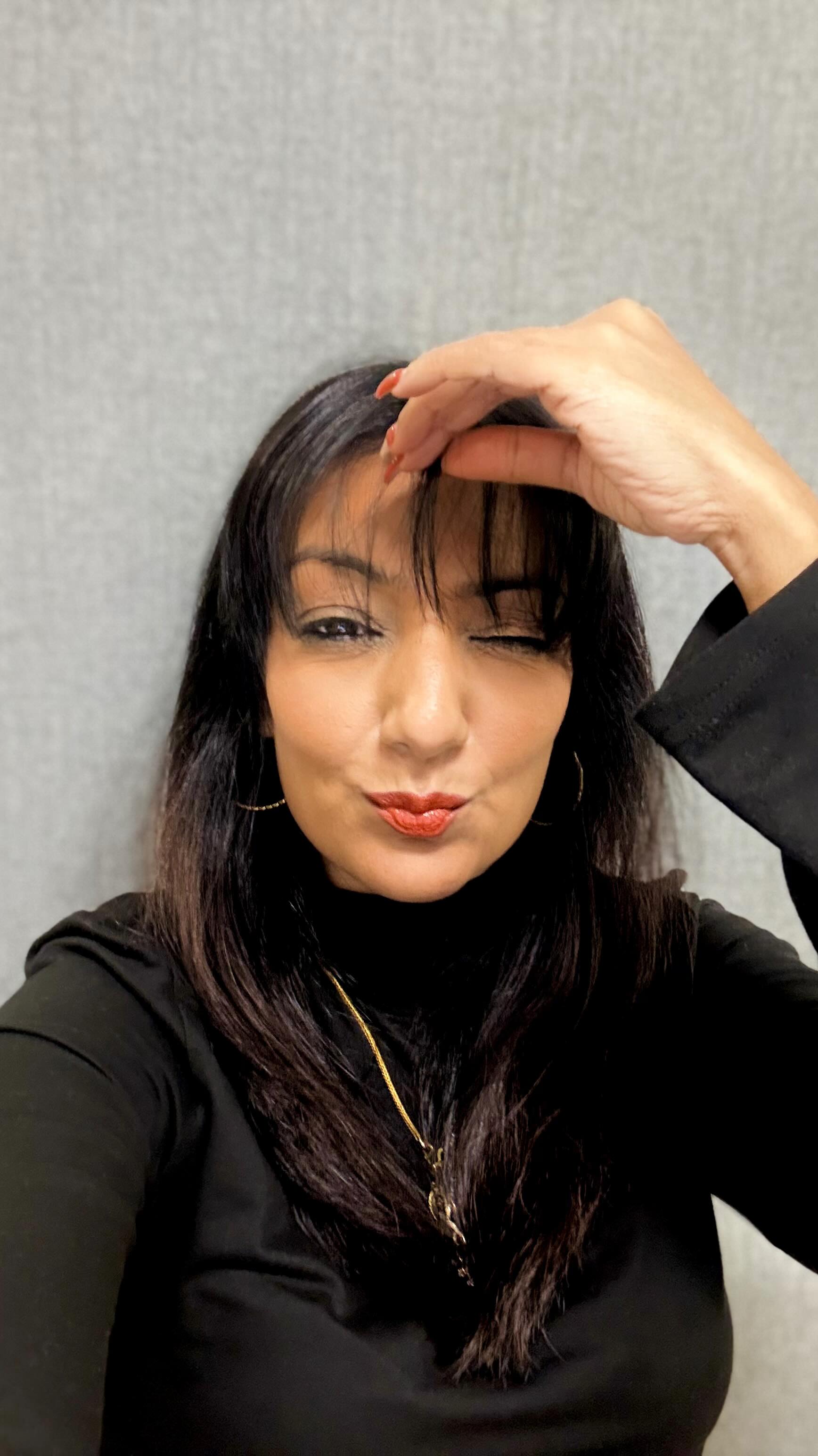 Autumn/Winter is my season - and burnt orange lipstick is my love language 🍁✨
There’s something about these months that just hit different… the warmth, the richness, the glow.
Give me all the burnt oranges, deep reds and chocolate browns - it’s giving autumn/winter in full pout.
This one? @maccosmeticsuki @maccosmetics ‘Love Me’ Liquid Lipcolour in ‘My Lips Are Insured’, the PERFECT shade for us brown skin girls ❤️ and trust me, the love is mutual 💋
What’s your go-to autumn shade - are you team orange, red or brown? 🍂👇🏽
Outfit:
Suede skirt @riverisland
Polo neck @primark
Boots @dune_london @debenhams
(autumn makeup look, orange lipstick, MAC Love Me Liquid Lipcolour, warm tone makeup, fall beauty trend, soft glam makeup artist London, rich lipstick shades, beauty content creator UK, autumn glow makeup, everyday glam look, pr, gifted,)