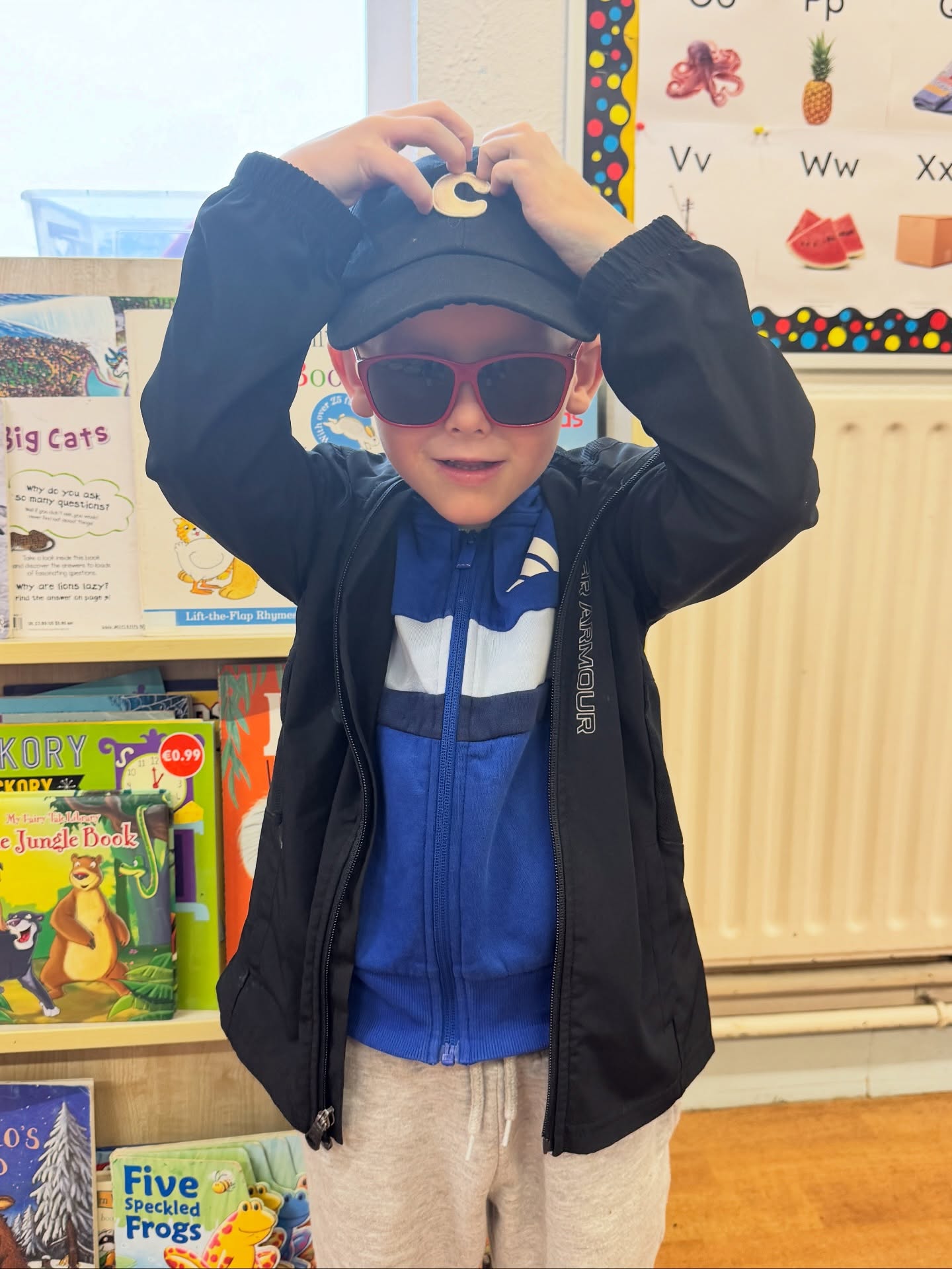 Terrific Tuesday in Junior Infants ☺️🤩
Ceann, gualainn, glúin is cos, glúin is cos 🇮🇪
Sets 1-5, fine motor, stickers
DEAR time, books, bean bag, calm corner
Free play, magnets @learnplaynexus, planning, collaboration, teamwork, friendship, active learning, sharing, turn taking.