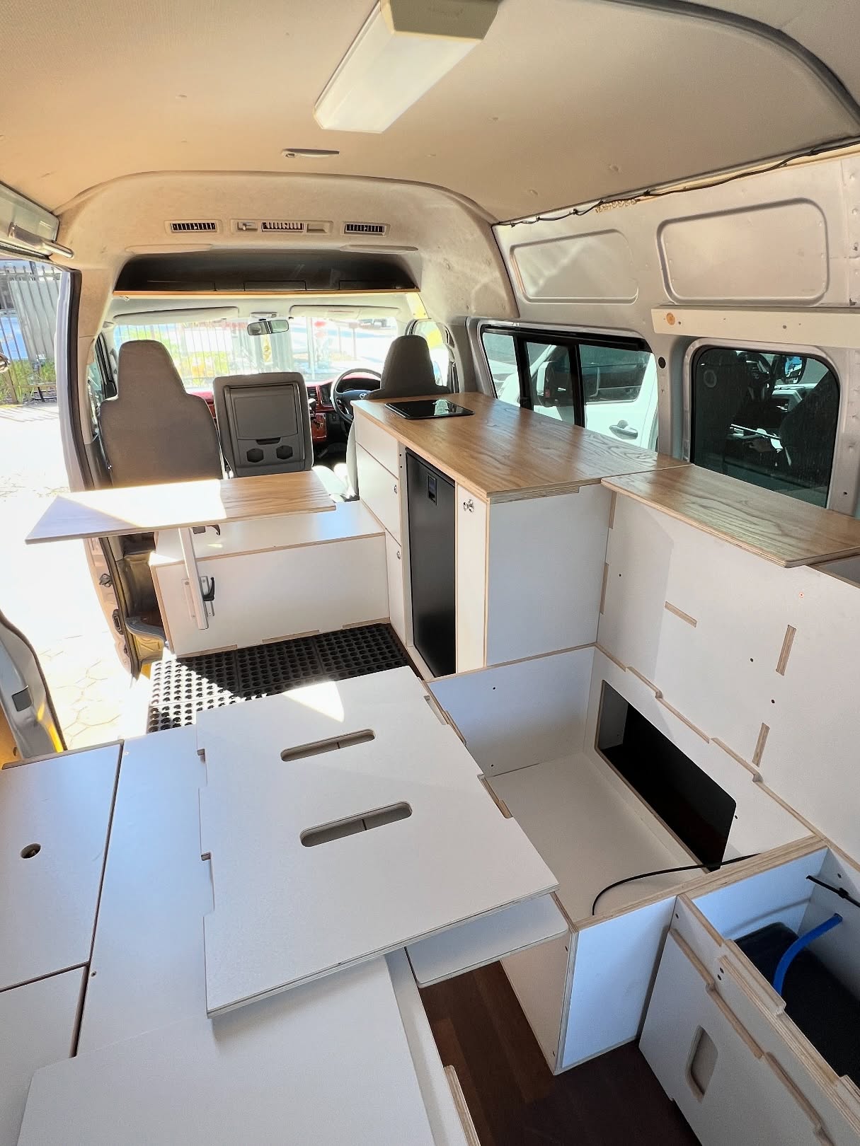 Hiace SLWB ✅
Custom fit out
Outdoor shower
#katahiace