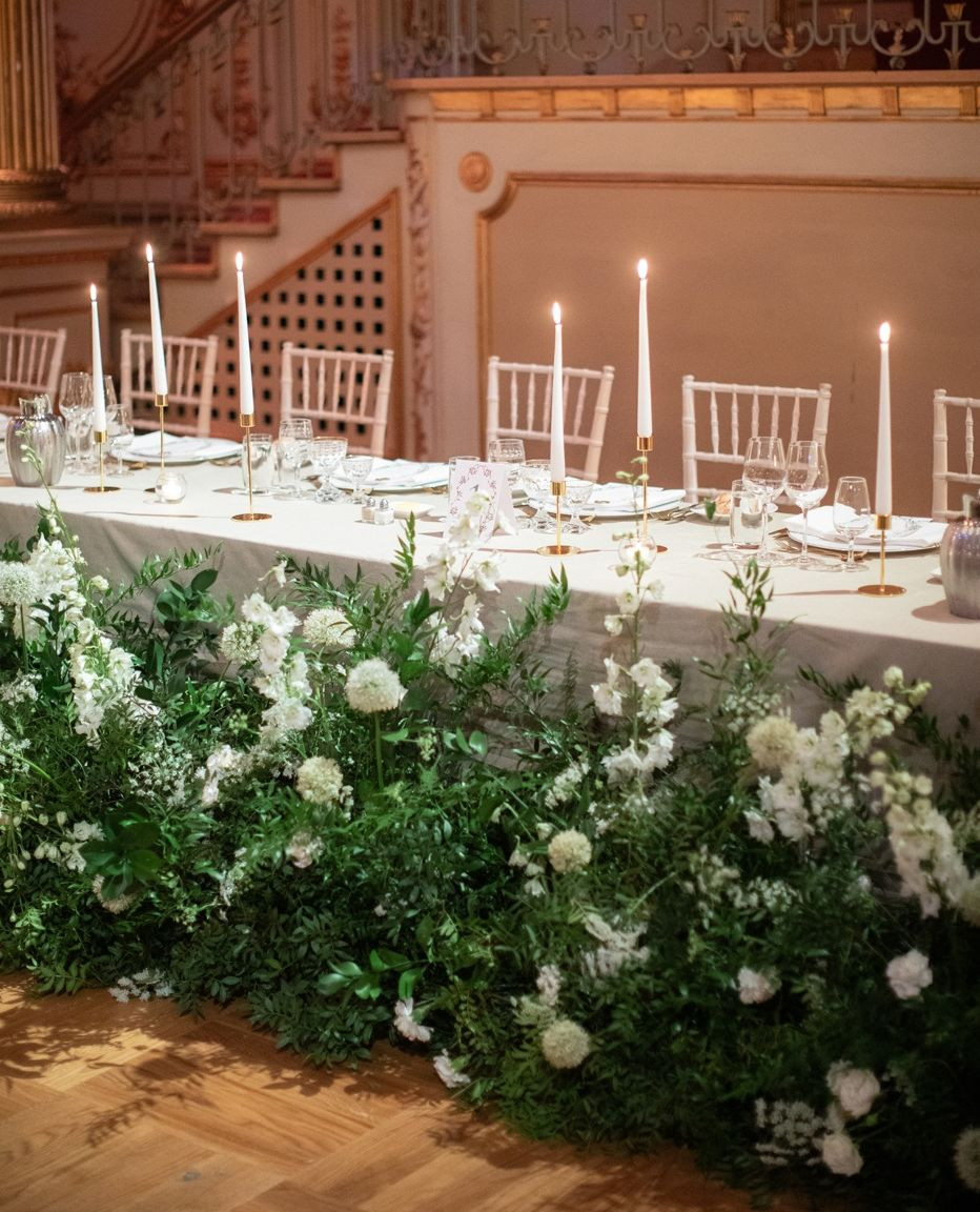 City wedding, July 2023. Wild greenery and soft white flowers set the scene at the head table in the stunning Spegelsalen @grandhotelstockholm.
Planning, design & florals: @avenievents
Photo: @cecelinatornberg
Video: @innarhuntfilms
Reception venue: @grandhotelstockholm
Ceremony venue: @ericericsonhallen
Stationery: @elinsartstudio
Hair & Makeup: @mikaelasoderlund
Rentals: @tableuthyrning
.
.
.
.
.
.
.
#spegelsalen #grandhotelstockholm #bröllop #brollop2026 #brollop2027 #bröllopskoordinator #bröllopsplanering #weddingplanner #weddingplannersweden #weddingplannerstockholm #destinationwedding #grandhotel #eventstockholm #floriststockholm #luxuryweddingplannereurope #weddingplannereurope #europeweddingplanner #eventplannersweden #eventplannereurope