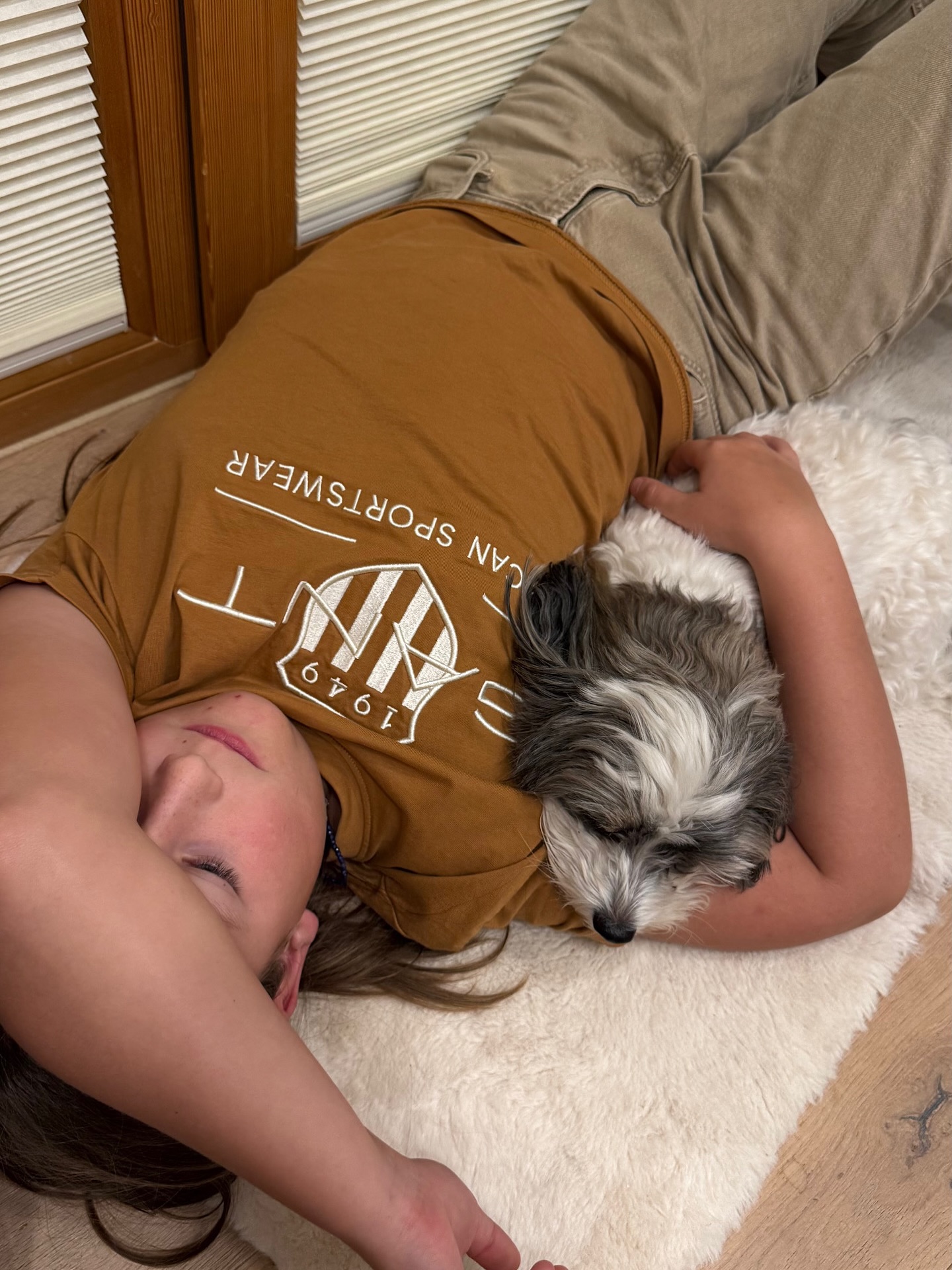 Deine T-Zelle ist die intelligenteste Zelle in deinem gesamten System.
Sie erkennt.
Sie entscheidet.
Sie erinnert.
Sie ist wie ein Bewusstseinsorgan auf Zellebene.
Es geht also nicht nur darum, das Immunsystem zu stärken –
es geht darum, es in seine natürliche Intelligenz zurückzubringen.