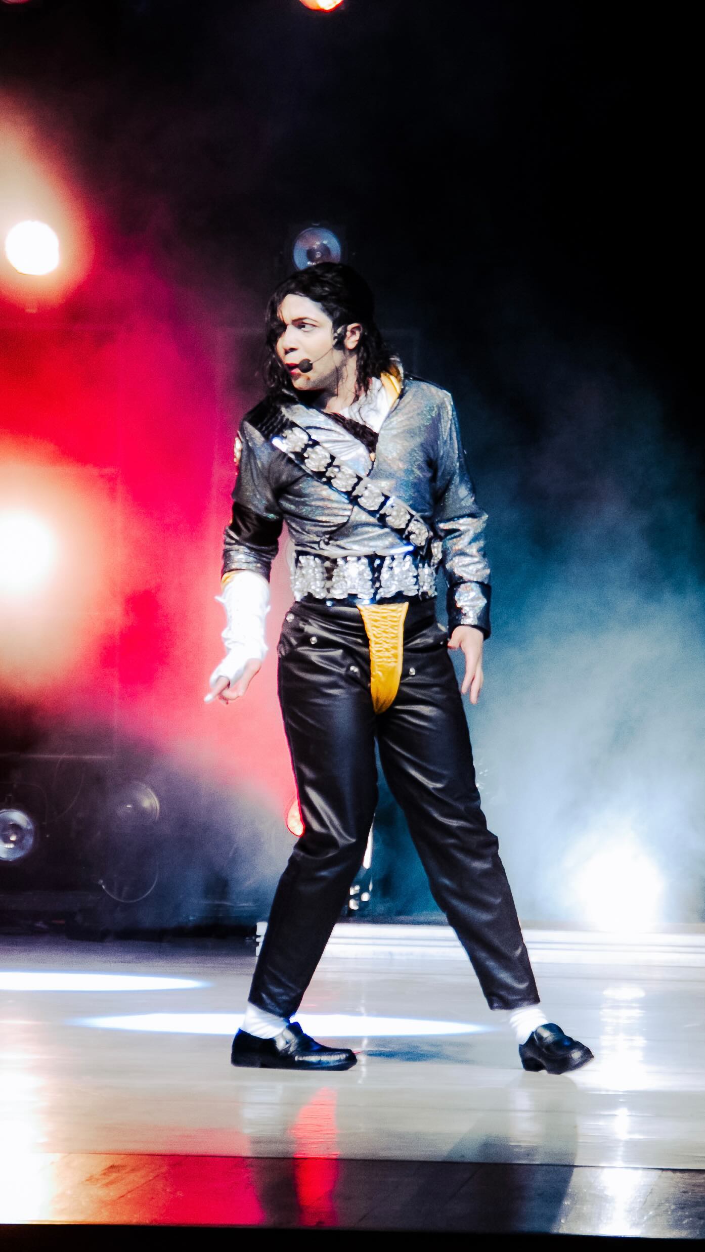 Sei que demorei a postar algo, mas aí vai um trechinho de “Jam” no Cine Theatro Brasil !!🔥
Nessa parte ainda tava tudo no lugar… porque o collant resolveu se soltar bem na hora da entrada dos dançarinos…🥲
Se quiserem ver a parte 2 mesmo com o collant solto, comenta aí que vou ver se tenho coragem de postar hehe😅
🎥 @luz.produtora
💡 @luminarbh