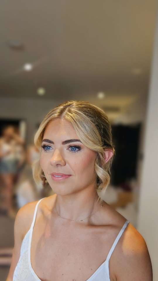 Katherine ♡ Bridal hair and make-up
Katherine inspo was soft make-up and a super relaxed low bun. Nothing too structure, just soft.
She looked absolutely beautiful 🤍
#bridalhairandmakeup #bride #bridalhair #bridalmakeup #hairandmakeupartist #mua #hmua #ukmakeupartist #weddingday #wedding #weddingprep #weddingsupplier #makeupartist #weddingmakeupartist