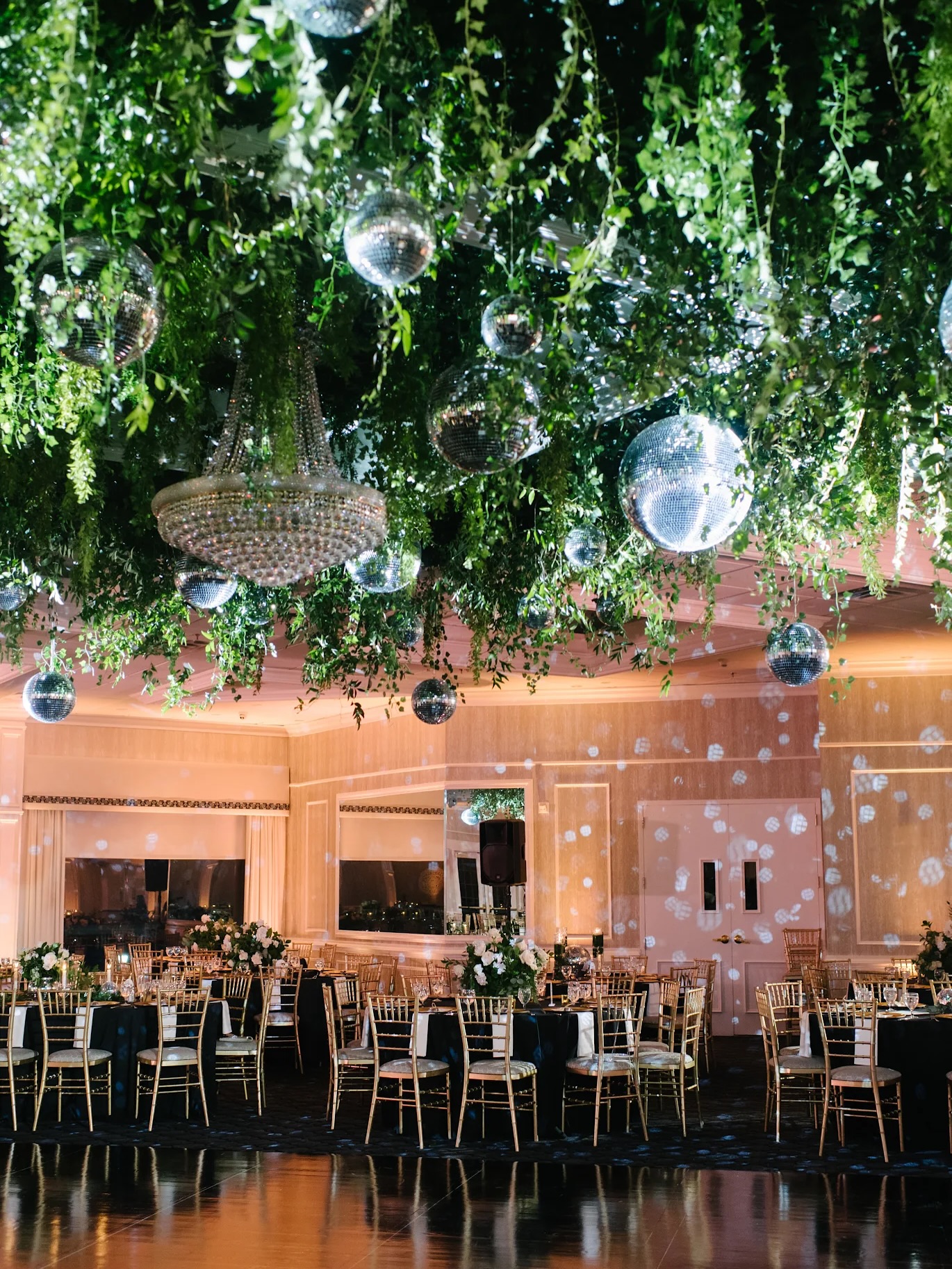 Under a canopy of greens, glow, and a little disco dazzle ✨🪩
📸Photographer: @mangostudios
📌Location: @battleground_countryclub
📋Event Planner: @amv_weddings
🎥Videographer: @odysseyfilms.co
💄Makeup and Hair: @flawlessbeautybypauline
🤳Content Creator: @everbridalcontent
💋Henna Artist: @henna_by_shweta
🪑Chair Rentals: @theeventrentalguys
🍸Specialty Bartender: @bittersnrye
✨Draping: @neetlydraped
#exclusiveevents #exclusiveeventsny #luxurywedding #tristateweddings #receptiongoals #perfectday #dreamwedding #weddinginspiration #weddinginspo #wedding #romanticdecor #floral #southasianwedding