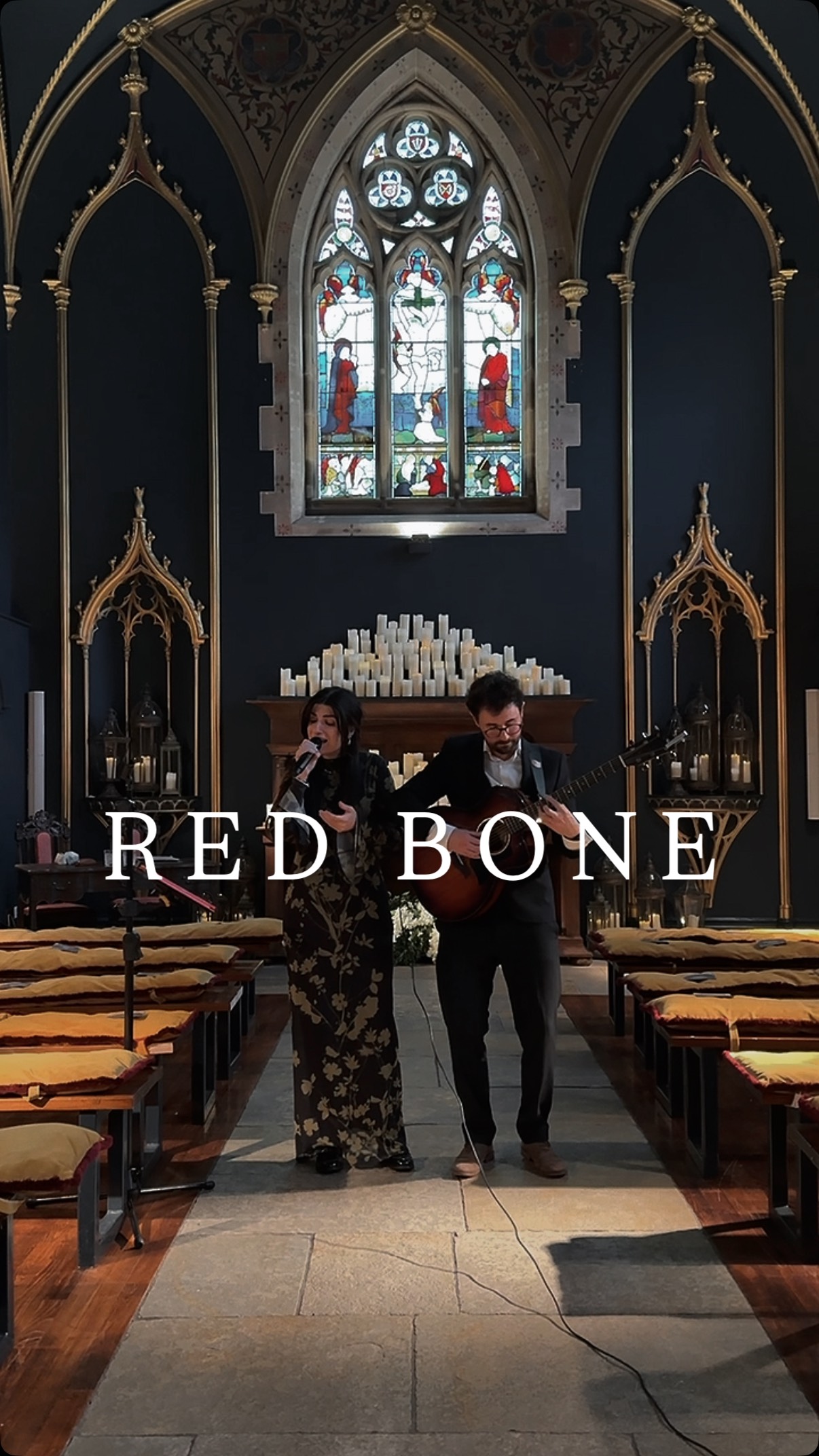 Red Bone by Childish Gambino for J&J at the breathtaking📍 @lartingtonhall chapel. One of those song requests that just WORKS completely reimagined @jenstevensmusic
#redbone #ukweddings #weddingsinger #childishgambino #femalesinger #acousticcover #weddinginstagram #bridalentrance