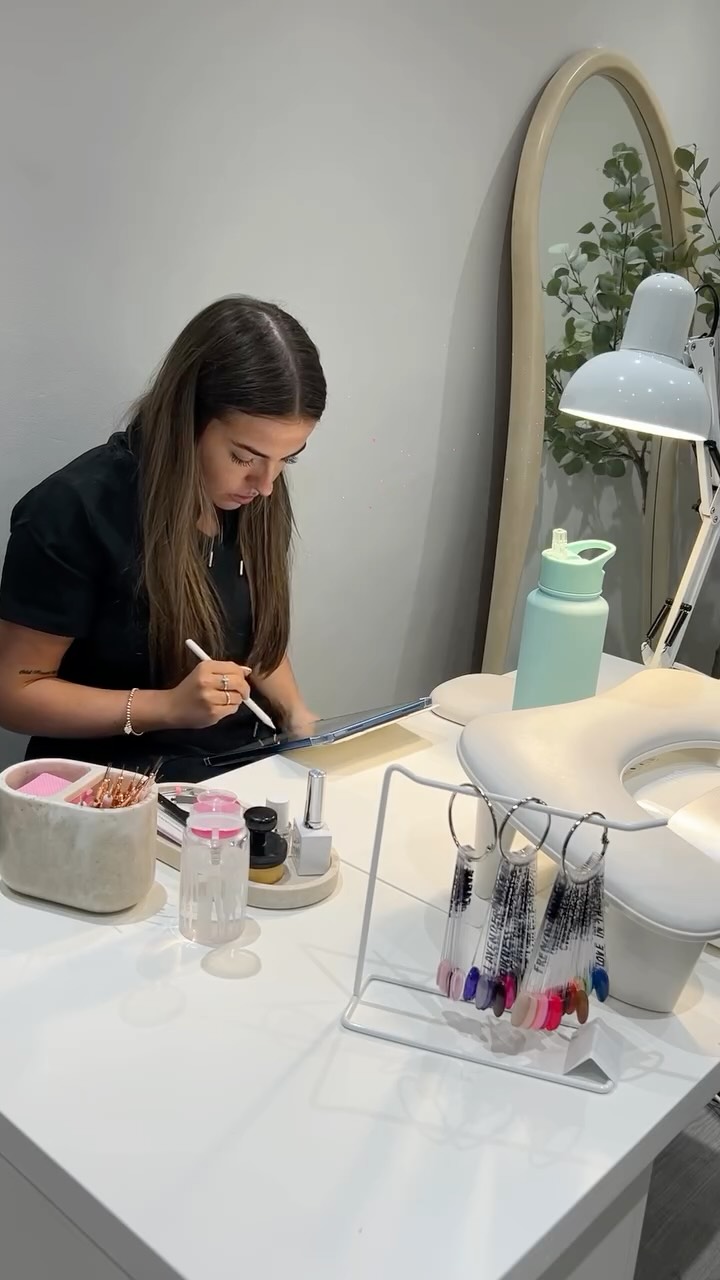 Productive but chaotic 👸
#Jadedbeauty #nailtechlife #lincolnshirebeauty #stamford #dayinthelife