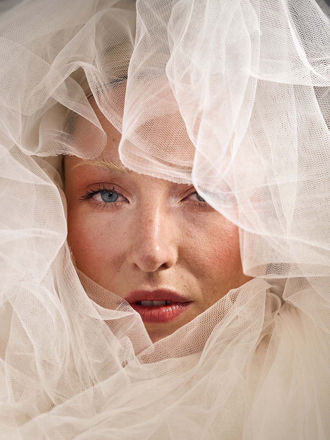 Noch ein richtig cooler Look vom Workshop. Hab jetzt tausend Ideen im Kopf, die umgesetzt werden wollen 😅 Du auch? Dann meld dich einfach!
@felixrachor @foto_zumstein @portfolio_annabellb @ninatatavitto_makeup