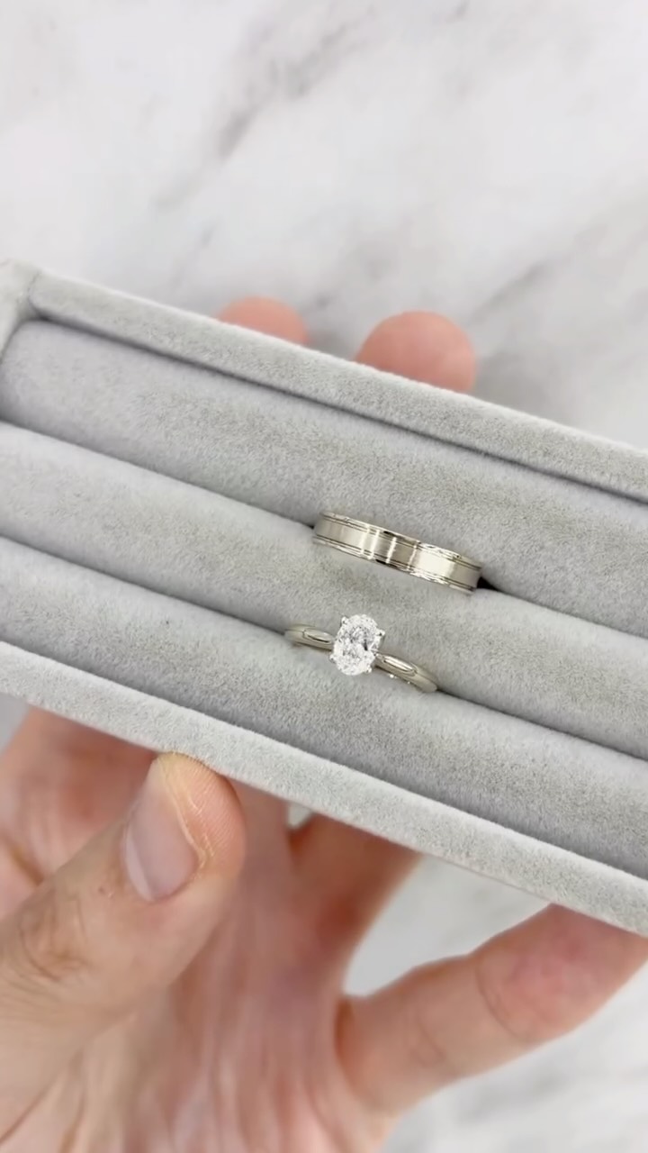 Samon ♡ Napruek • ยินดีด้วยกับลูกค้าทั้งสองท่านนะครับ ขอบคุณที่ให้ทางร้านได้เป็นส่วนหนึ่งในวันสำคัญของทั้งสองท่านครับ • แหวนเพชรชู Oval GIA 0.50ct. D Color น้ำ100 VS2 EX/EX NONE • แหวนเกลี้ยงผิวด้านขอบเงาครับ ✨💍
.
ลูกค้าที่สนใจแวะมาชมสินค้า รบกวนนัดหมายล่วงหน้าก่อนนิดนึงนะครับ ☺️
.
ตัวเรือนทองแท้18K พร้อมเพชรใบเซอร์ GIA สำหรับขนาด 0.18 กะรัตขึ้นไปทุกเม็ด
.
หน้าร้านใกล้ BTS เพลินจิต พร้อมบริการหลังการขายทุกเรื่อง ดูแลลูกค้ามาแล้วกว่าสองพันคู่ ชมรีวิวจากลูกค้าได้ที่ >> https://www.minimojewelry.com/testimonial
.
ดูแบบแหวนทั้งหมดได้ที่ —> https://www.minimojewelry.com/weddingringsdesign
.
** แถมฟรี เลเซอร์สลักชื่อ เลือก Font ที่ชอบได้
** พร้อมกล่องแหวนสวยๆสำหรับเข้าพิธี
.
💎 Inbox: m.me/minimo.jewelry
💎 Line: @minimo.jewelry (มี @)
💎 Web: http://minimojewelry.com
💎 Call: 092-456-9509
.
** เนื่องจากงานของทางร้านเป็นงานสั่งทำตามความต้องการของลูกค้า ราคาจึงอาจมีการปรับเปลี่ยนตามดีไซน์ สเปคเพชร ไซส์แหวน และราคาทอง/เพชร ในแต่ละช่วงเวลาครับ
.
#minimojewelry #แหวนคู่ #แหวนแต่งงาน #แหวนเพชร #แหวนหมั้น #diamond #diamondring #แหวนเพชรแท้ #เพชรGIA #engagementring #ทองแท้ #เพชรแท้ #weddingring #เพชรแท้ราคาโรงงาน #แหวนเพชรGIA #weddingring #แหวนชู #แหวนหมั้น #ring #ใบเซอร์gia #เพชรน้ำ100 #งานแต่งงาน #เซอร์ไพรส์ขอแต่งงาน #ขอแต่งงาน #ແຫວນແຕ່ງງານ #ງານແຕ່ງດອງ #ຮ້ານເພັດ #ແຫວນແຕ່ງດອງ