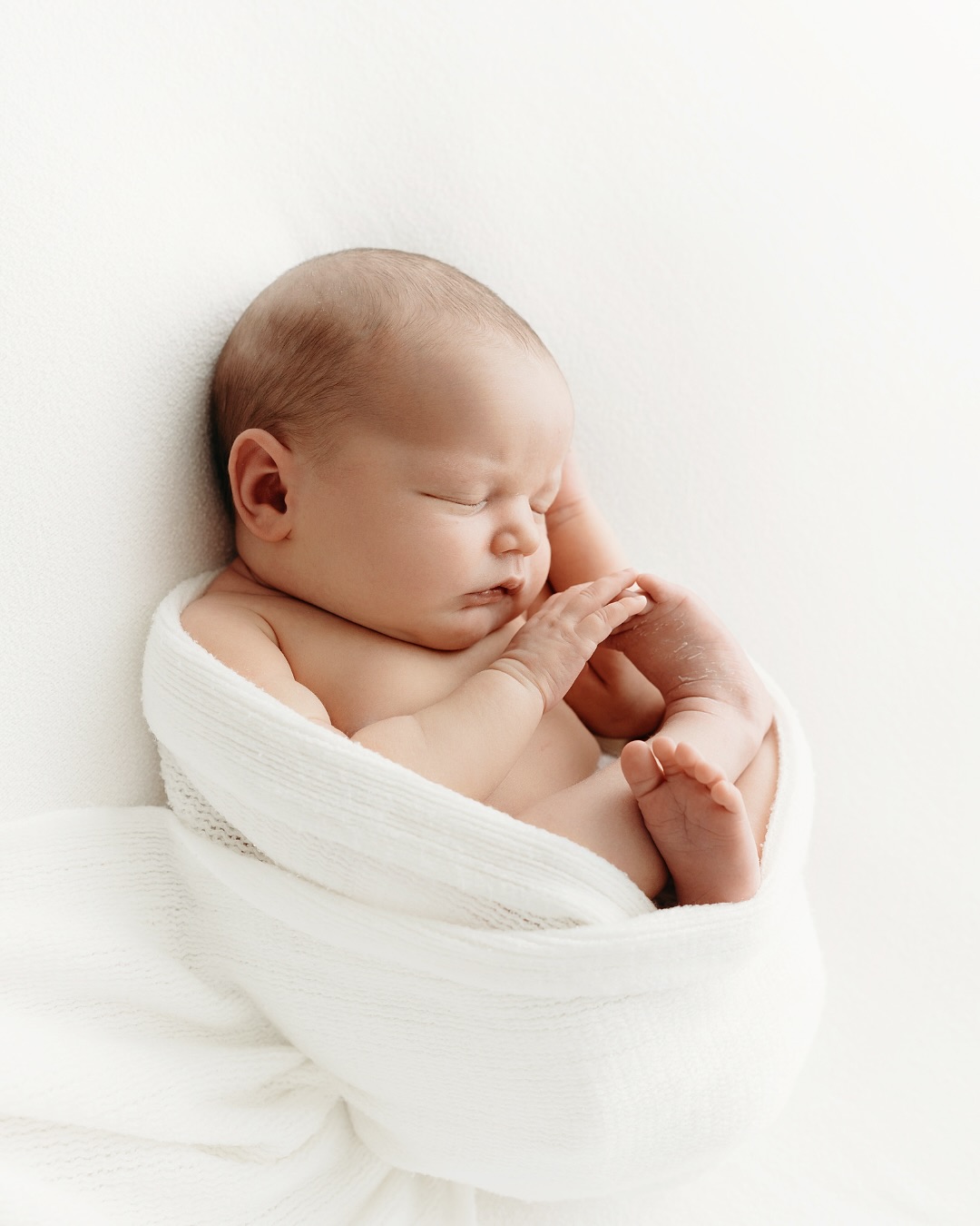 This ever so gorgeous girl 😍 Alexandra at 12 days new was a treasure to capture and I loved having these guys back in studio after capturing her big brother a couple of years ago 🥹 Simply the best ✨
-
#photography
#brisbanefamilyphotographer
#brisbanenewbornphotographer
#brisbanematernityphotographer
#newbornphotography
#newbornphotographerbrisbane