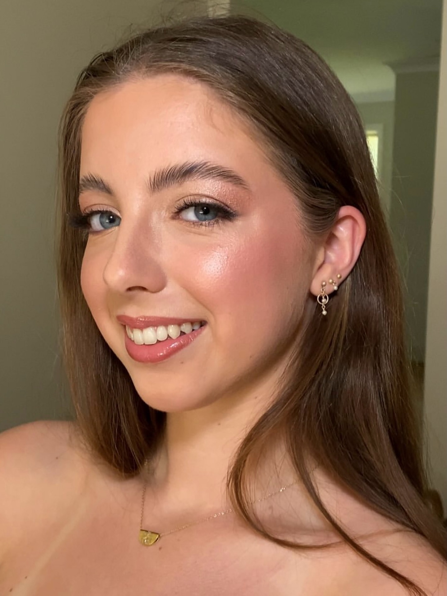 Pretty pink soft glowing pinks! Makeup by @bridalglowco KATE M 💕
A seamless luxury bridal beauty experience - natural, glowing, refined.
Servicing Sydney, the Southern Highlands & South Coast NSW.