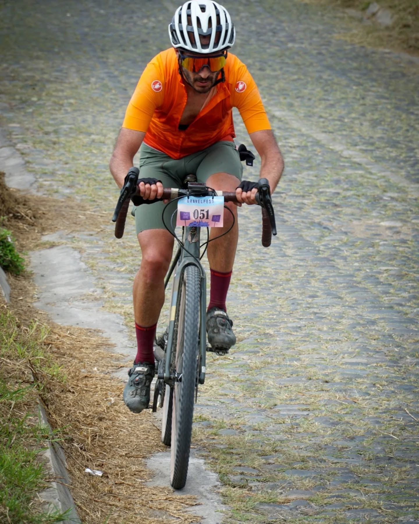 GPS
Recuerda que el #gravelfest es un evento auto abastecido. Prohibido el abasto particular y es indispensable llevar un dispositivo GPS para navegar durante el recorrido porque la ruta no está señalizada.
Si no sabes cargar una ruta a tú GPS, este es el momento de aprender ya que te será muy útil no solo para este evento sino en tú vida como ciclista.
Los pasos son los siguientes:
1. Ingresa a www.bikepackingecuador.com , link bio 👆.
2. En la página donde está la ruta, haz clic en "download" o descargar archivo. De esa manera ese archivo GPX se guarda en tú computadora.
3. Ingresa a la aplicación de tú dispositivo navegación y busca la opción de "crear trayecto" o algo similar. Ahí escoges la ruta en archivo GPX que está en tú computadora y la subes a la aplicación. De esta manera ya tienes la ruta creada en la aplicación.
4. El siguiente paso es escoger en la aplicación la opción para enviar la ruta al dispositivo GPS.
5. Finalmente escoge la opción de navegación en tú GPS y escoge la ruta del evento que debería estar en tú dispositivo.
Evento gracias a:
@lap.ccc
@setecientos.cc
@specializedec
@shimanoecuador
@naturhotel_
@pendientemedia
@lataqueria57cue
@593premiumlager