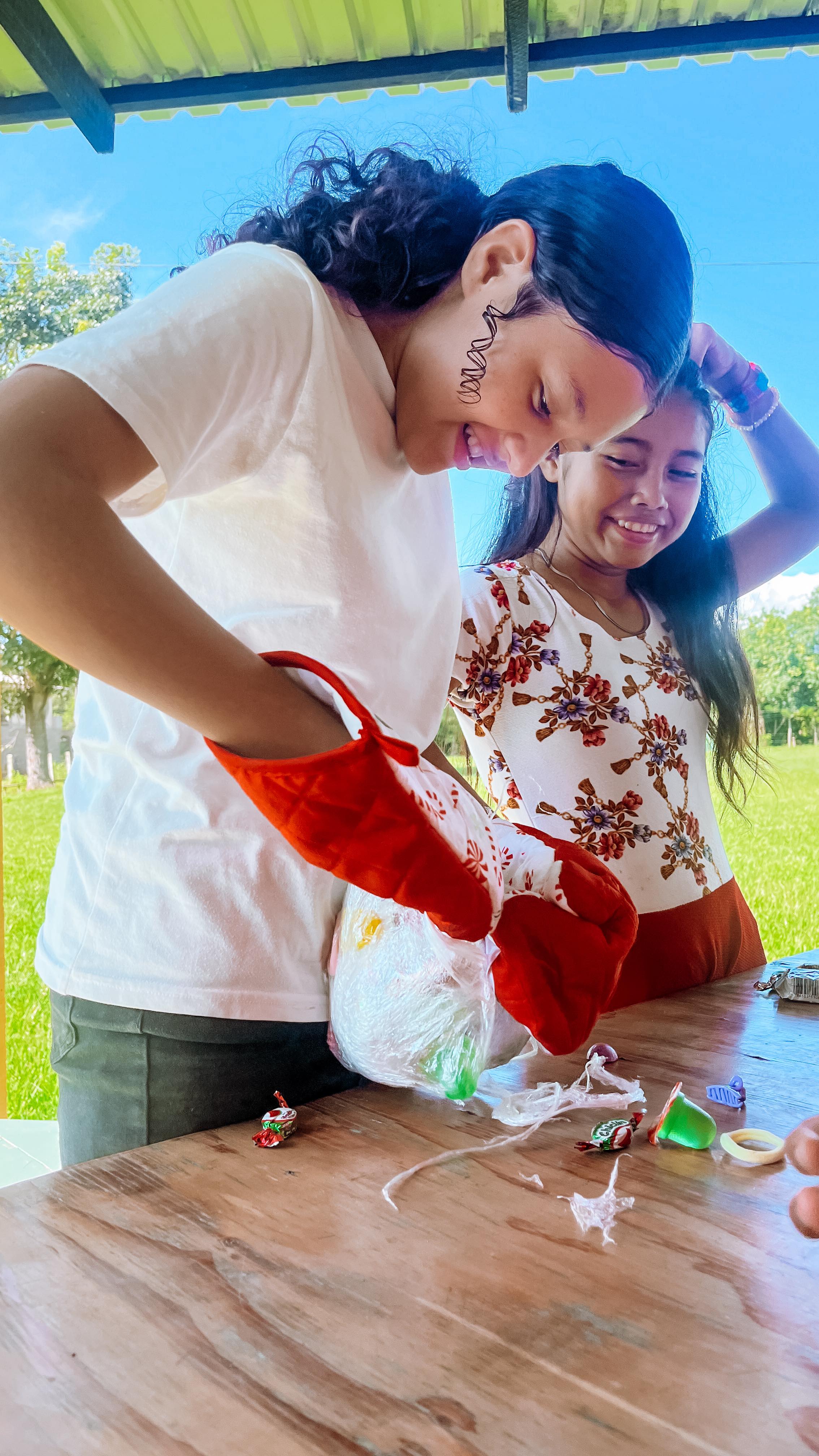 Club de Chicas today celebrated Christmas! We also celebrated our last program this year. This program has ran every month this year, because of the amazing efforts of our team member @angiegrande95 . we ended the year with one last craft, games, amazing cookies, and personalized gifts for each of the girls. We are so thankful to invest in the lives of these preteen and teenagers, being a safe space that they can come to once a month, and feel seen and loved