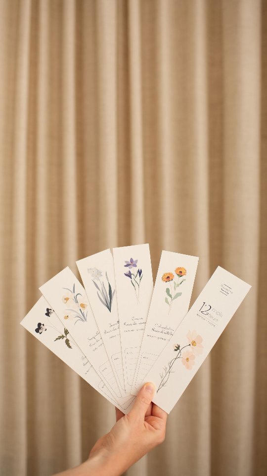 C'est long mais complètement satisfaisant. Réaliser ces propres blocs-notes est un long travail de précision. On vous présente nos nouveaux marques-pages. Un mois, une fleur, un marque-page .....et donc un livre !
.
.
.
#poussieredesrues #serigraphie #paper #bookmark #marque-page #papererie