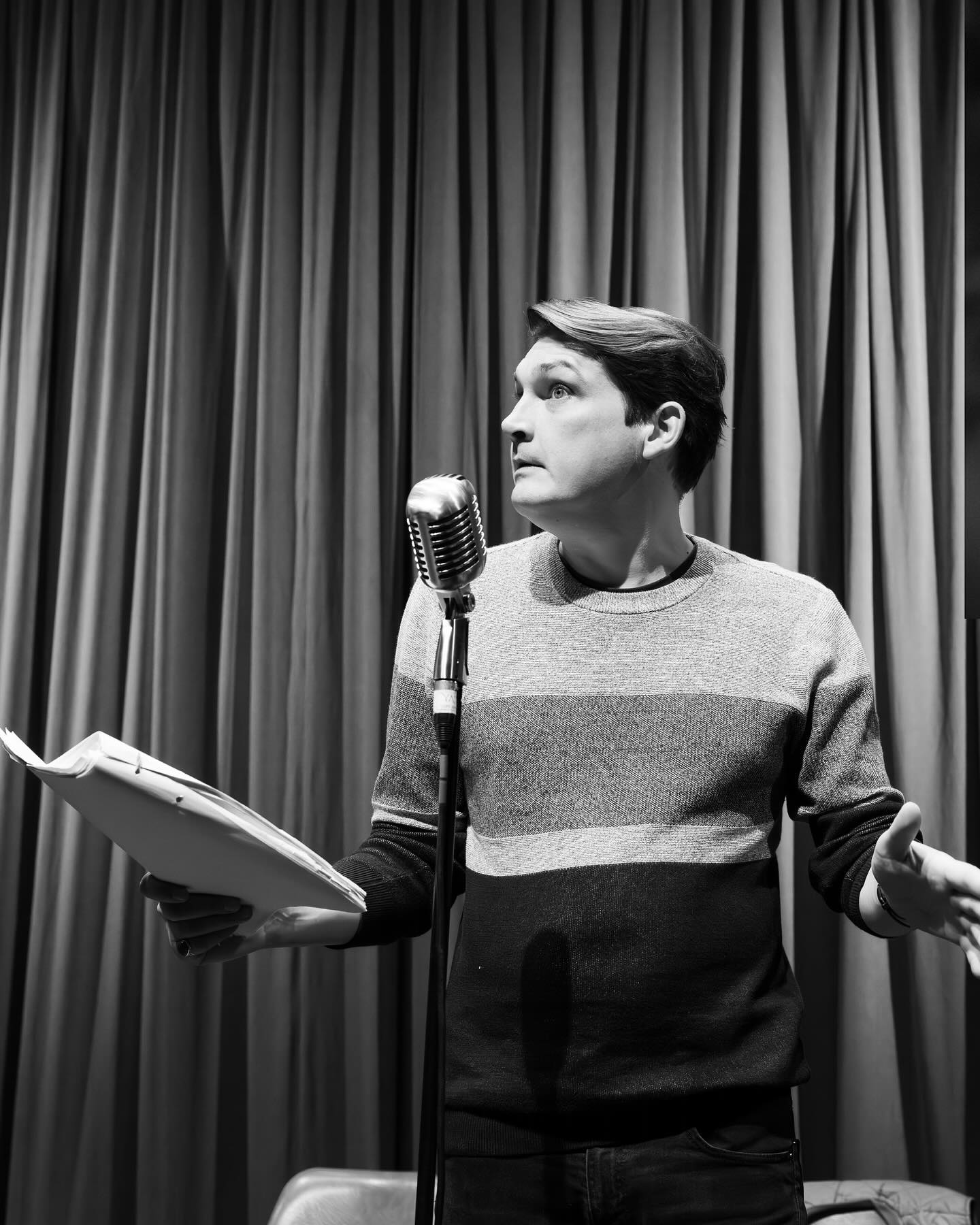 ποΈ Captured backstage moments from Apollo Theatre Companyβs brilliant touring production of Round the Horne at the Yvonne Arnaud Theatre, Guildford πβ¨
The Castβ¨Kenneth Horne β Julian Howard McDowellβ¨Kenneth Williams β Colin Elmerβ¨Hugh Paddick β Alex Scott Fairleyβ¨Betty Marsden β Eve Wintersβ¨Douglas Smith β @callumbhale β¨Music & Sound Effects: Java Jive (Anthony Coote & Rachel Davies)
Directed by Tim Astleyβ¨@apollotheatrecompany @yvonnearnaud
@yvonnearnaudtheatreβ¨π apollotheatrecompany.com
#RoundTheHorne #ApolloTheatreCompany #BackstagePhotography #TheatrePhotography #UKTheatre #YvonneArnaudTheatre #RoundTheHorne60 #ComedyTheatre #BritishComedy #OnTour