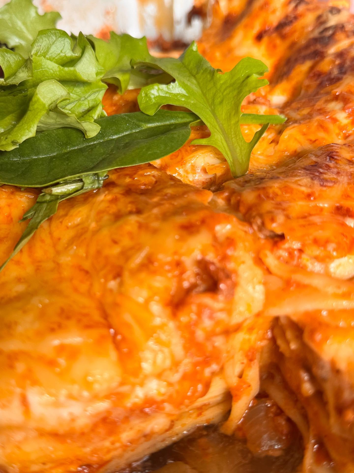 Des pâtes du bœuf de la tomate et quelques ingrédients secret du chef et nous vous proposons aujourd’hui des lasagnes sur place ou à emporter 😛
Café du commerce : 0955816141
Quantité limitée