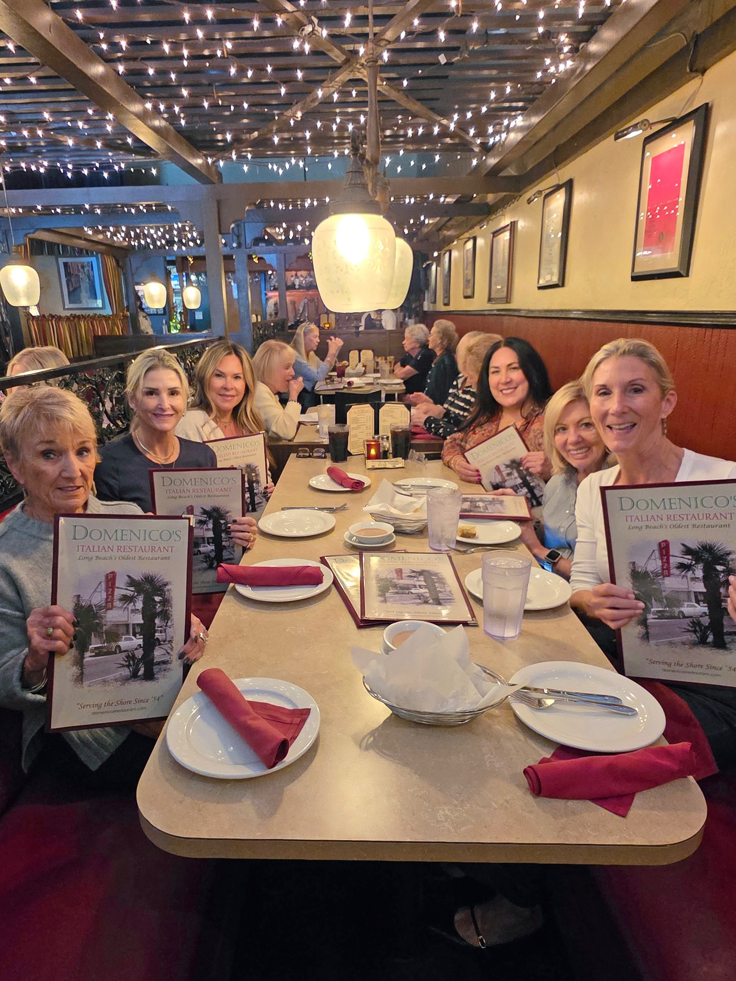 Dinner with purpose? Yes, please! 🍝🌸
Grab a friend and head to Domenico’s today or tomorrow they’ll donate 25% of your tab to the Naples Islands Garden Club!
That includes takeout, bar, and gift cards, so no excuses 😉
Just show this flyer when you order (📎 Flyer available via the link in our bio!). Your meal helps fund our 501c(3) beautification efforts like the Naples Elementary gardens, Naples Plaza roses, 2nd st. Planters, and La Bella Fontana ⛲️🌿
📸 Our members got a head start yesterday! Thank you to everyone dining for a good cause!
