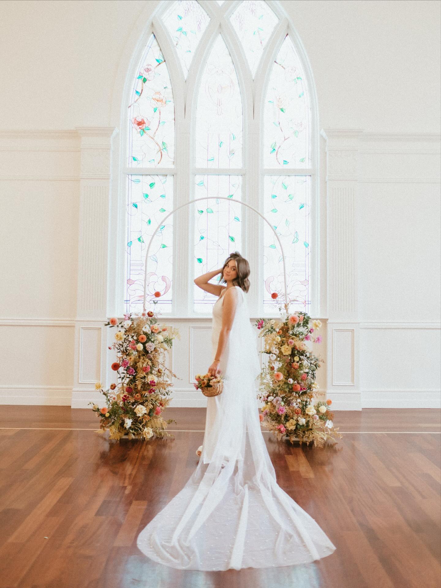Bringing this one back of course because it’s everything fall dreams are made of!!
Photographer @nicolepittsphoto
1:1 class with @collective.floral
Models @avalon.windsor @liza_petersen
Venue @thenorthamptonhouse
