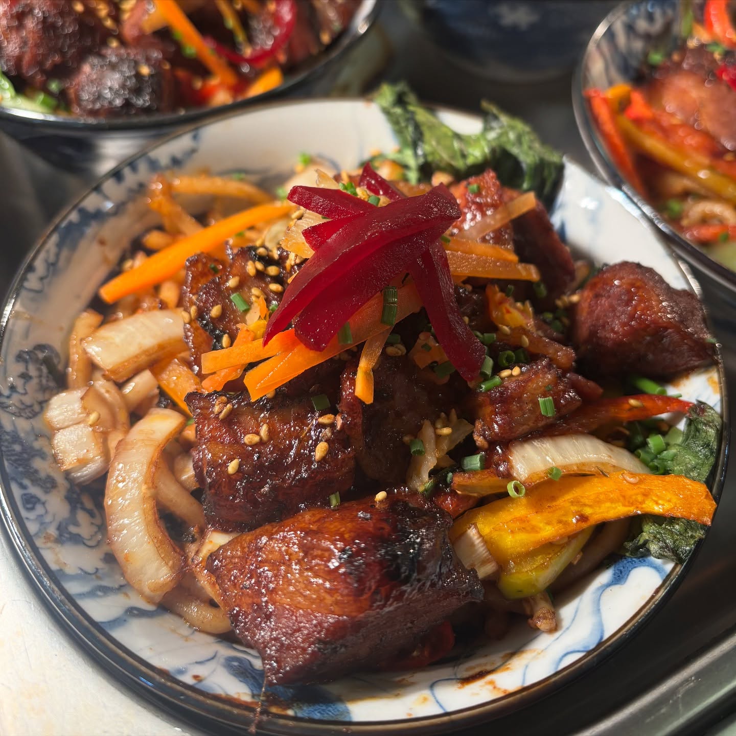 From set up to serve up, a few wild days feeding @fredagainagainagainagainagain .. and their amazing team for their sell-out Dublin show. What. A. Weekend. 😎🔥
#fredagain #tourcatering #irishcatering #rds #foodie