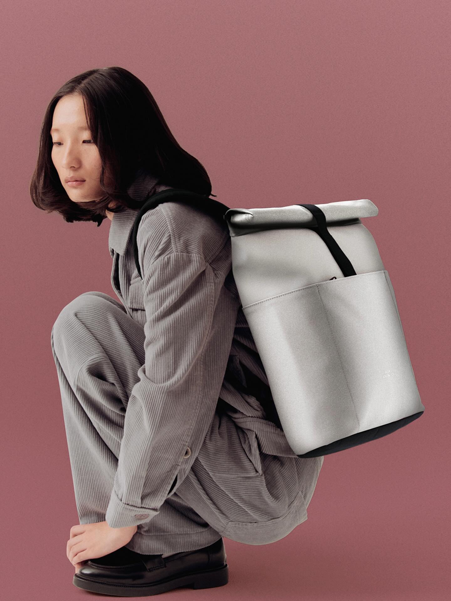 Grey November streets won’t know what hit them.
The new Silver Metallic Series by Ucon Acrobatics turns cold days into sleek statements: sustainable, subtle, and seriously striking.