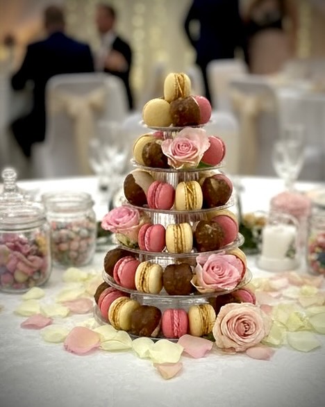 Happy hump day! 👩💻
At The Secret Macaron HQ, Wednesdays are usually bake days. This week we’re preparing for a wedding show taking place at @brockethall - a two day event to showcase the beautiful venue and the best of local hospitality providers 🏆
We will be demonstrating our macaron towers, set up two different ways, as well as a range of packaging options for favours. And we’ll have some samples of course! 😋
Whether you already have a wedding booking with us, planning your big day, or just curious - come visit our stand and get some inspiration for any upcoming celebrations 🤩💍🎂🎄🥳
#macarons #macarontower #specialoccasion #event #events #eventstyling #party #partydessert #centrepiece #luxurymacarons #weddingstyling #weddinginspo #hertfordshire #bespokewedding
