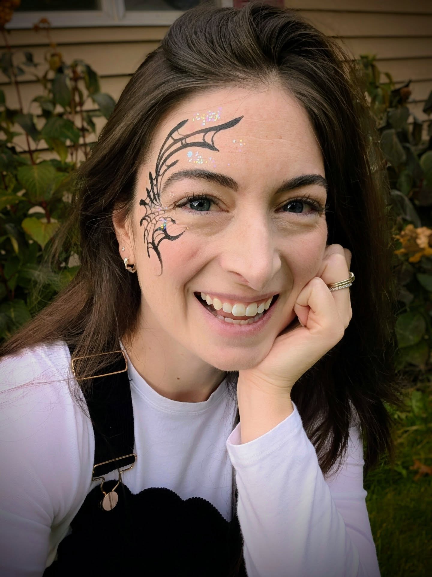 ๐ธ๏ธโจ HAPPY HALLOWEEN โจ๐ธ๏ธ
Just a little Halloween magic from behind the brush ๐จ๐
#ColorPopFacepaint #FacepaintArtist #HalloweenVibes #SpookySeason #WIEvents