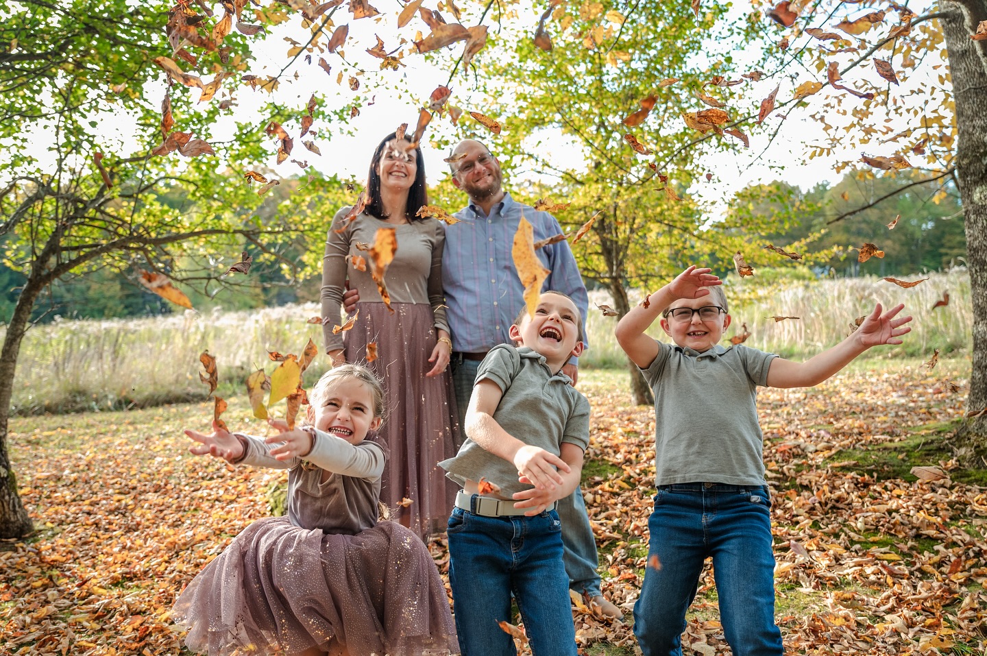 Iâve had so much fun tossing leaves with families this fall đ